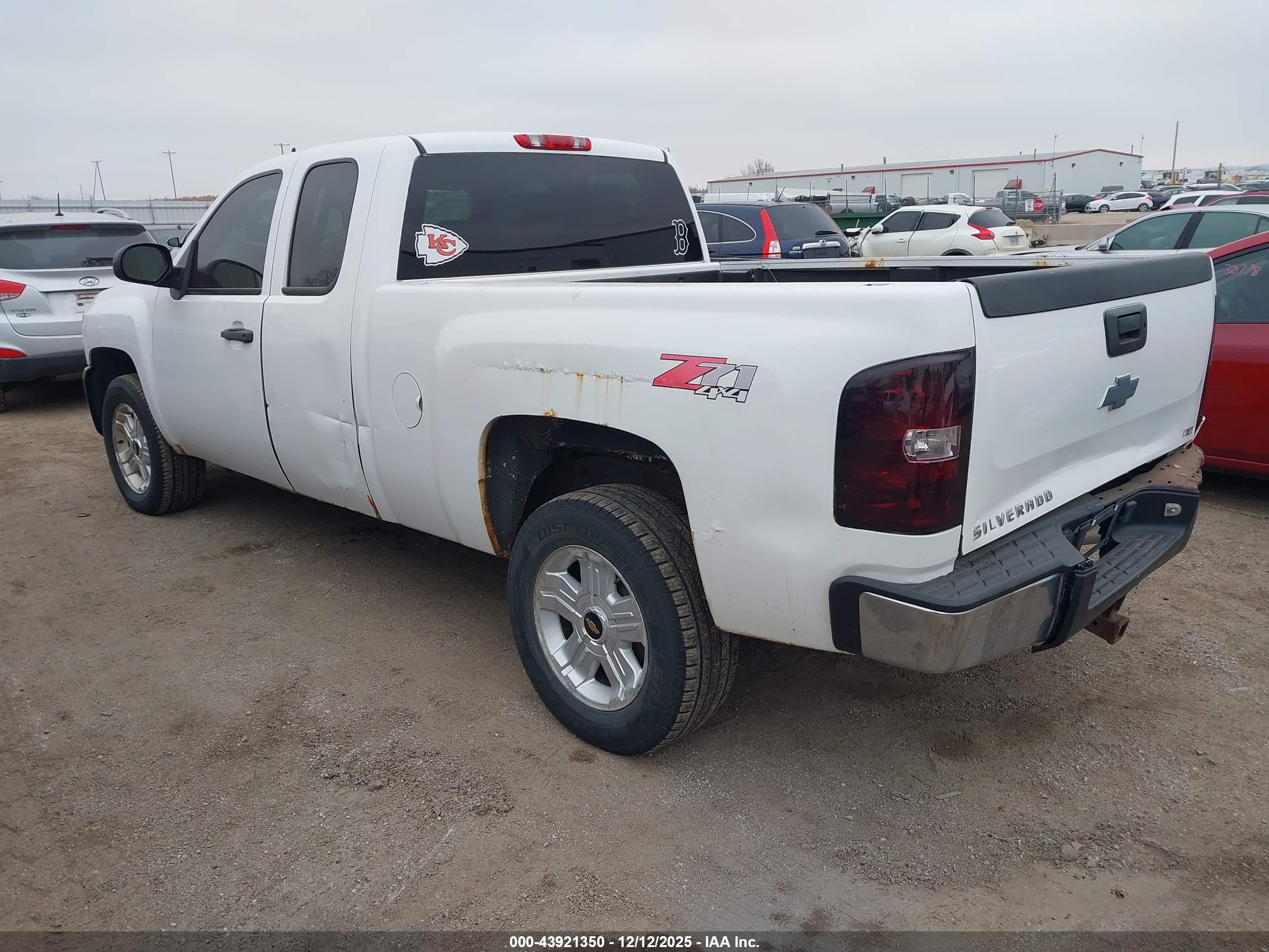 CHEVROLET SILVERADO image 3