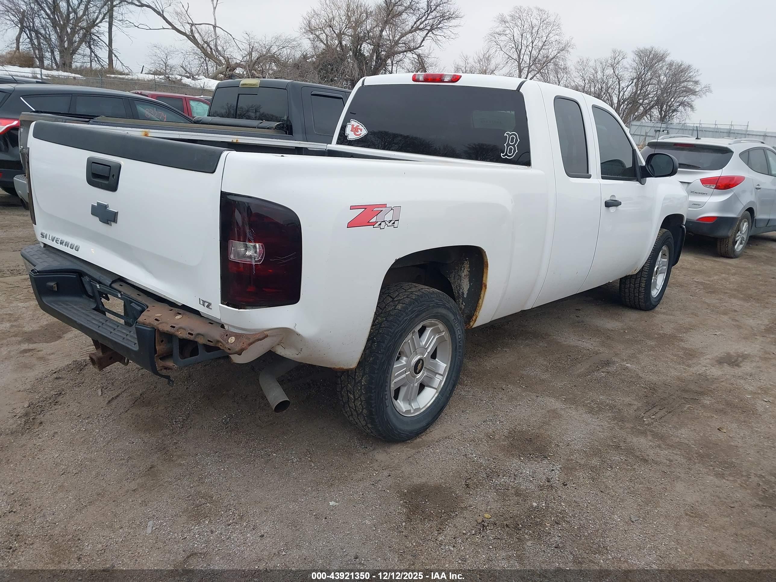 CHEVROLET SILVERADO image 4