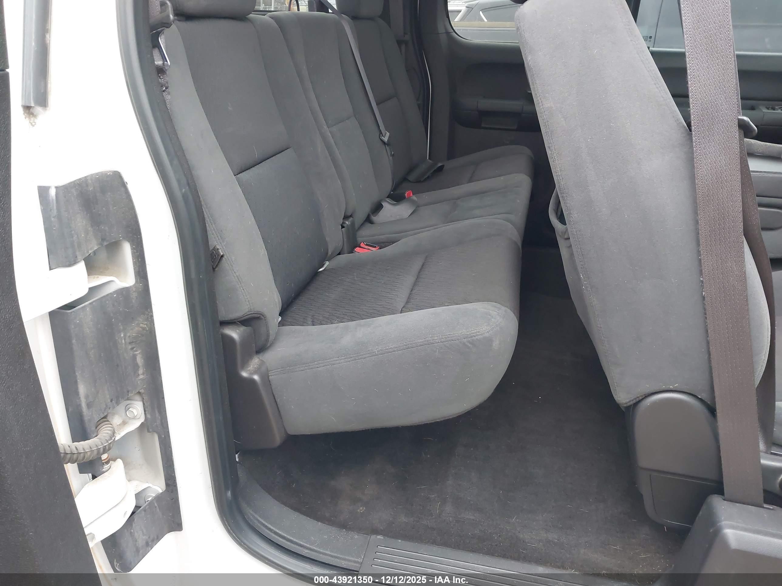 CHEVROLET SILVERADO image 8