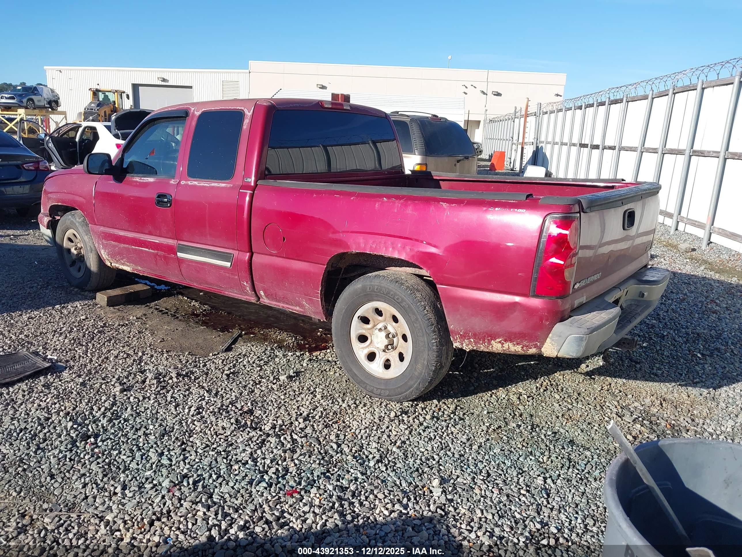CHEVROLET SILVERADO image 3