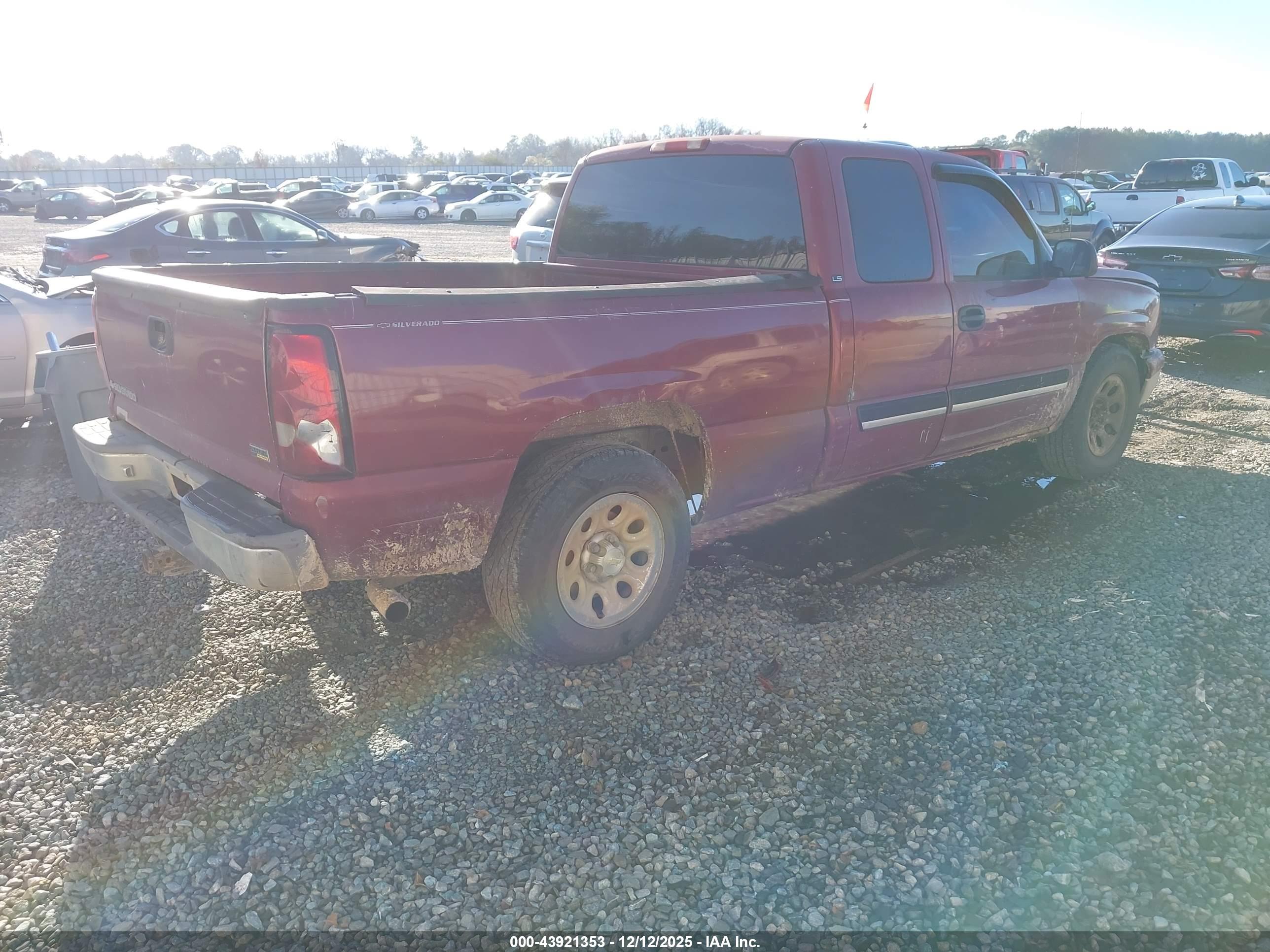 CHEVROLET SILVERADO image 4