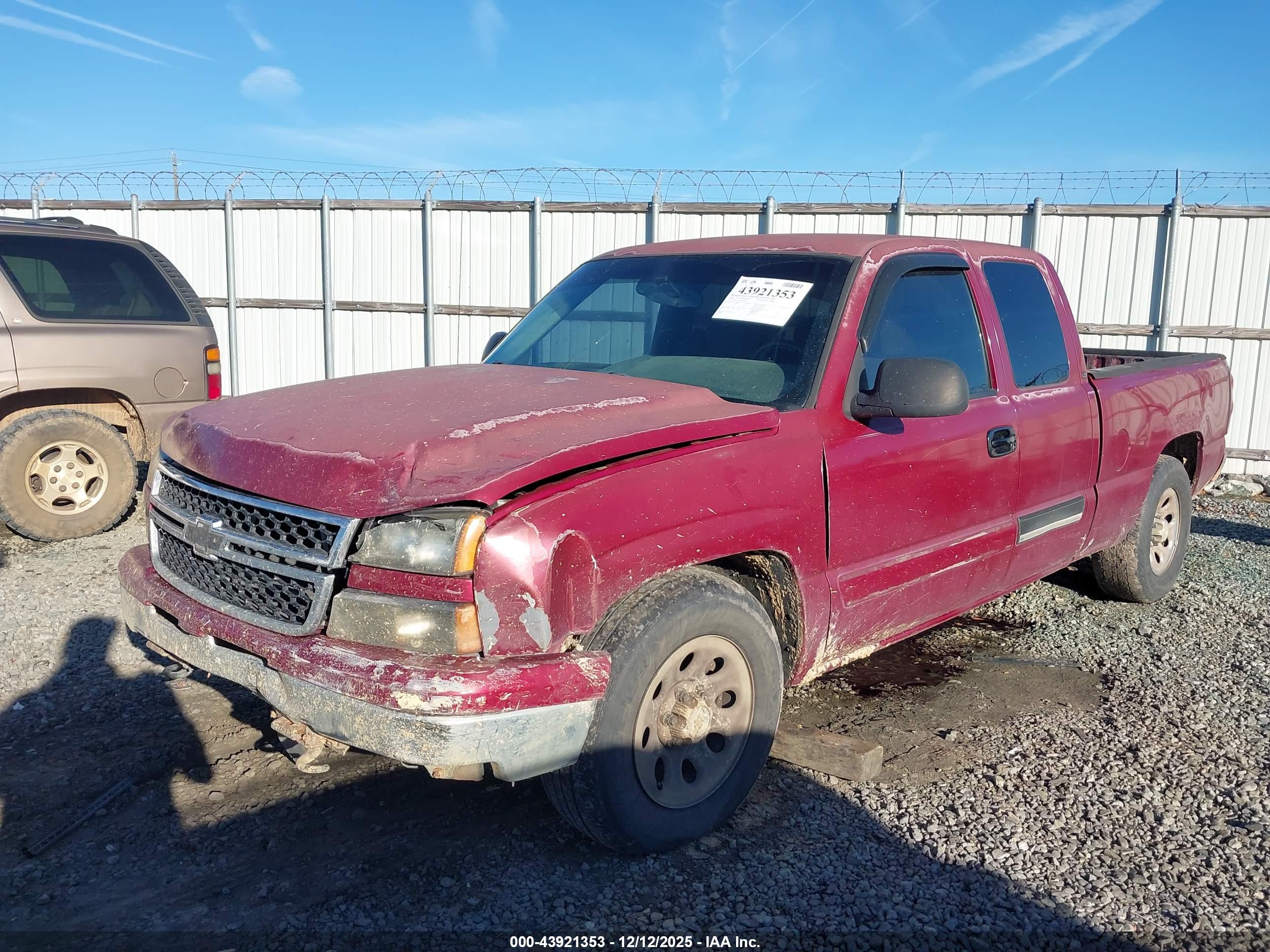 CHEVROLET SILVERADO image 6