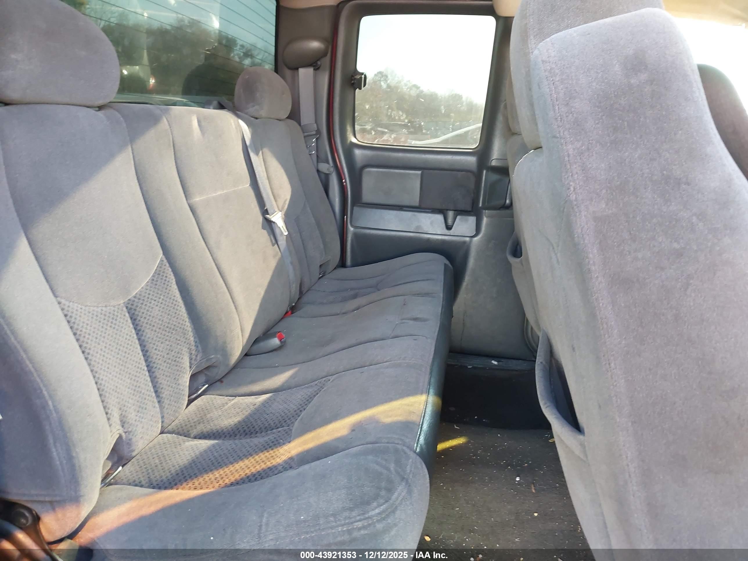 CHEVROLET SILVERADO image 8