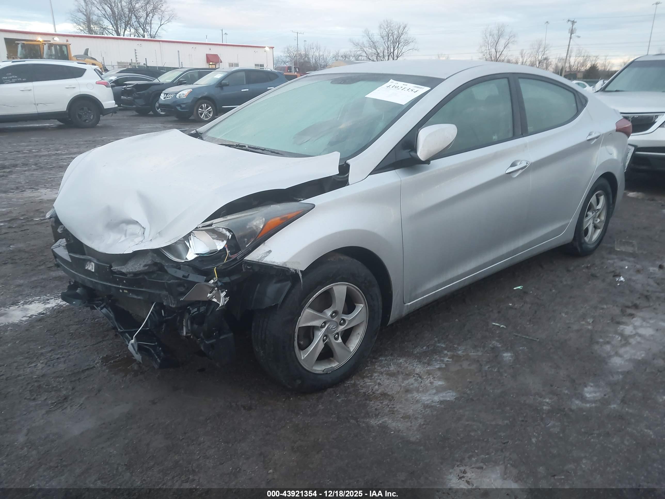 HYUNDAI ELANTRA image 2