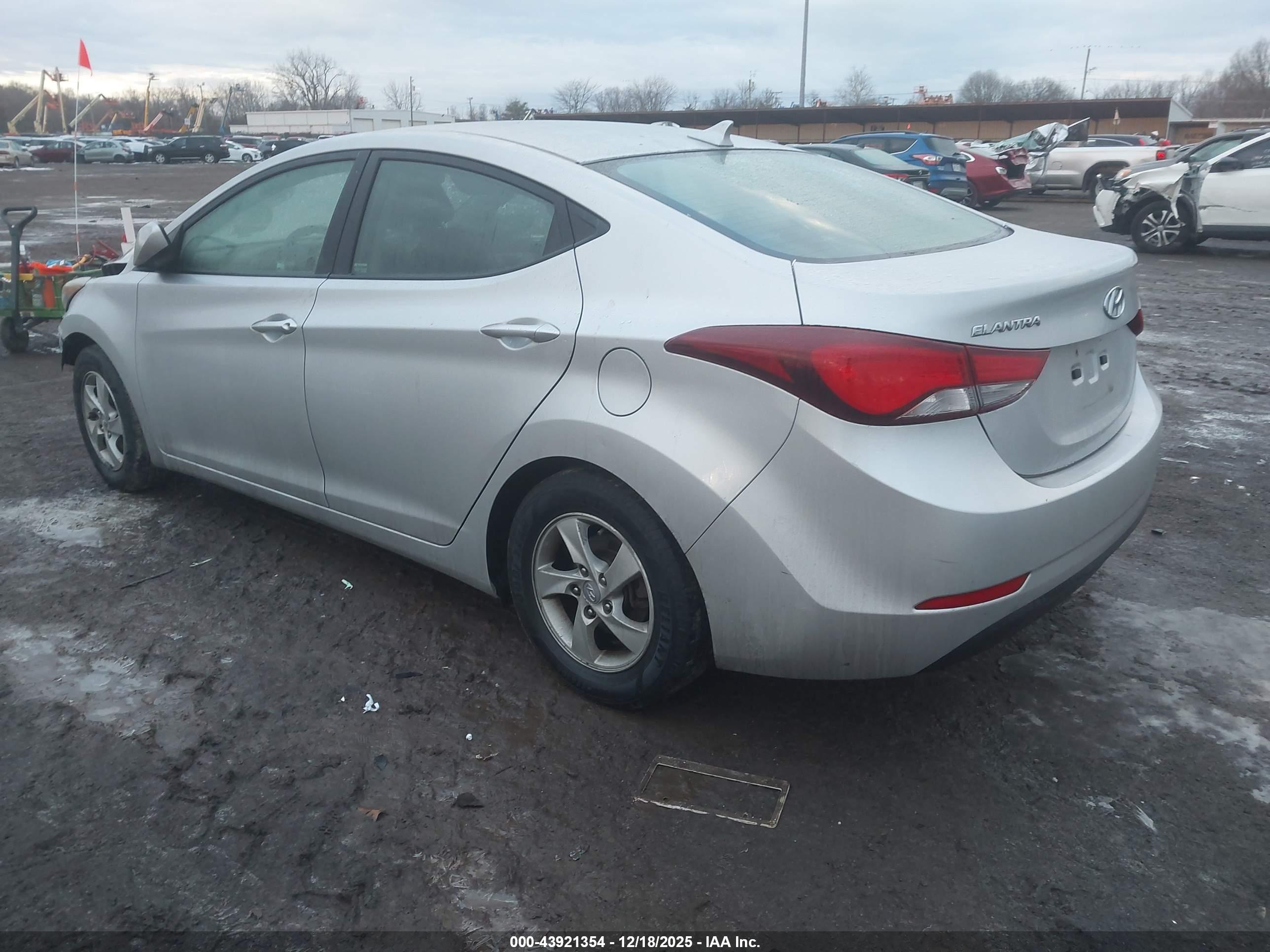 HYUNDAI ELANTRA image 3