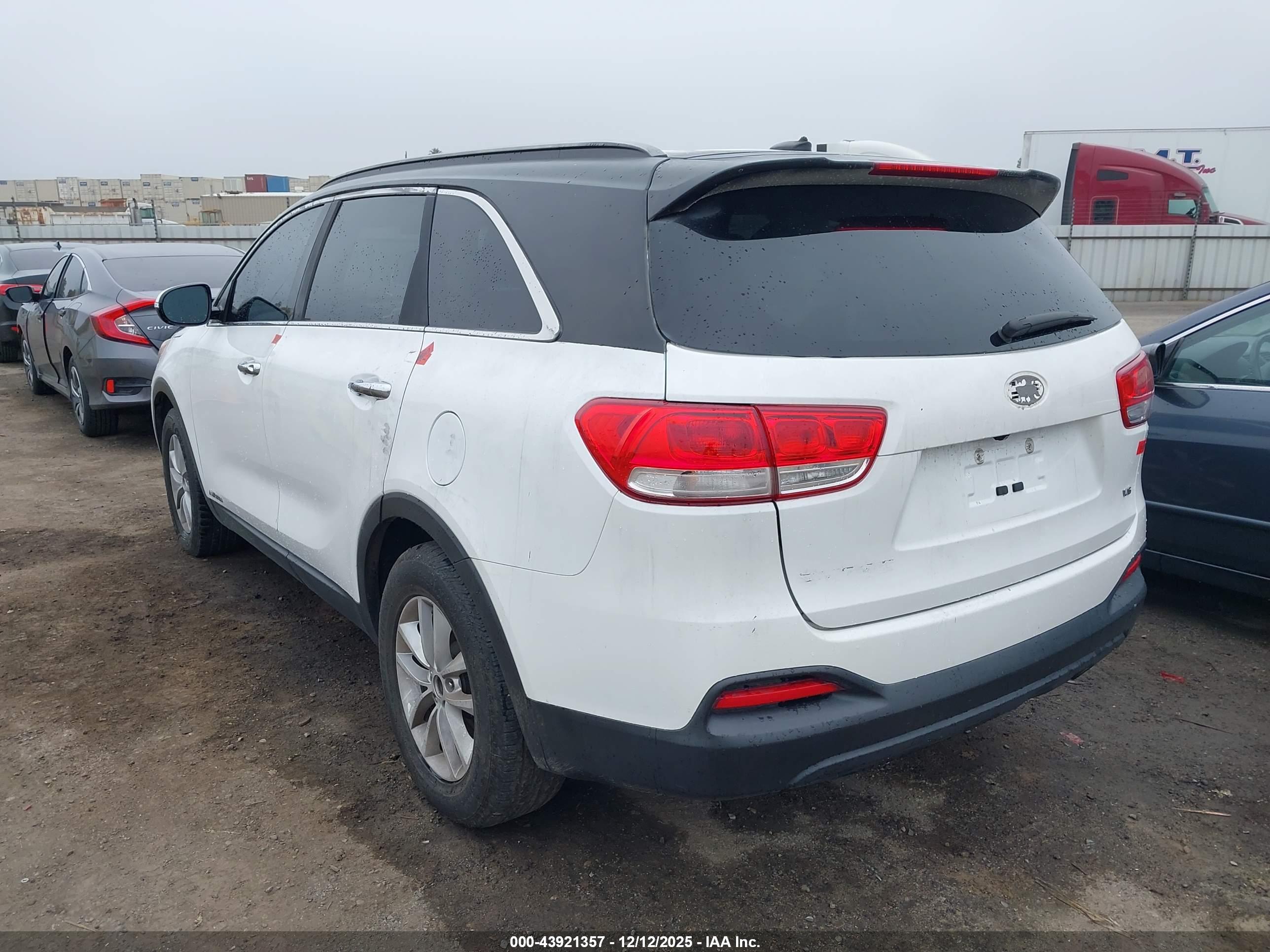 KIA SORENTO image 3