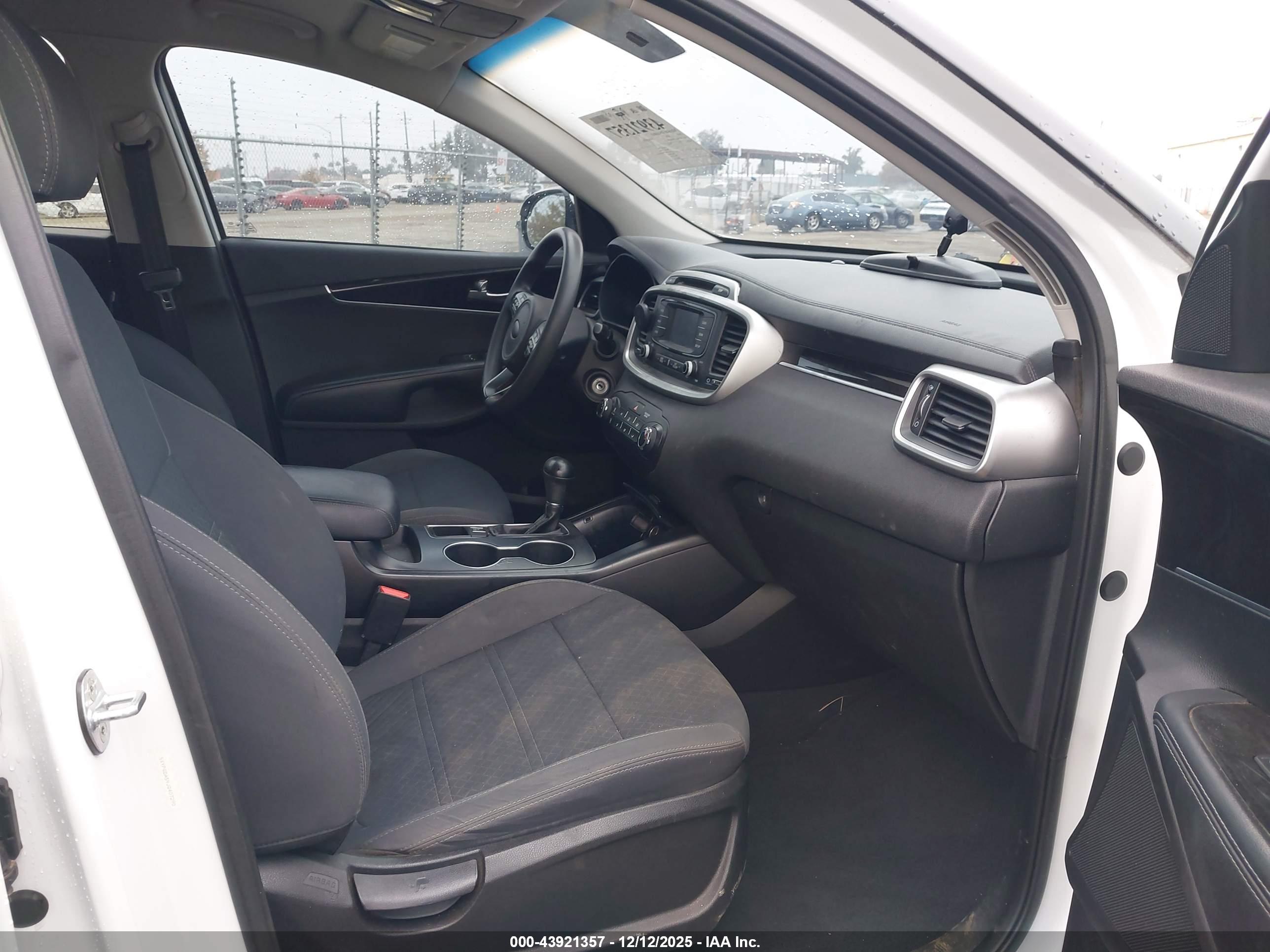 KIA SORENTO image 5