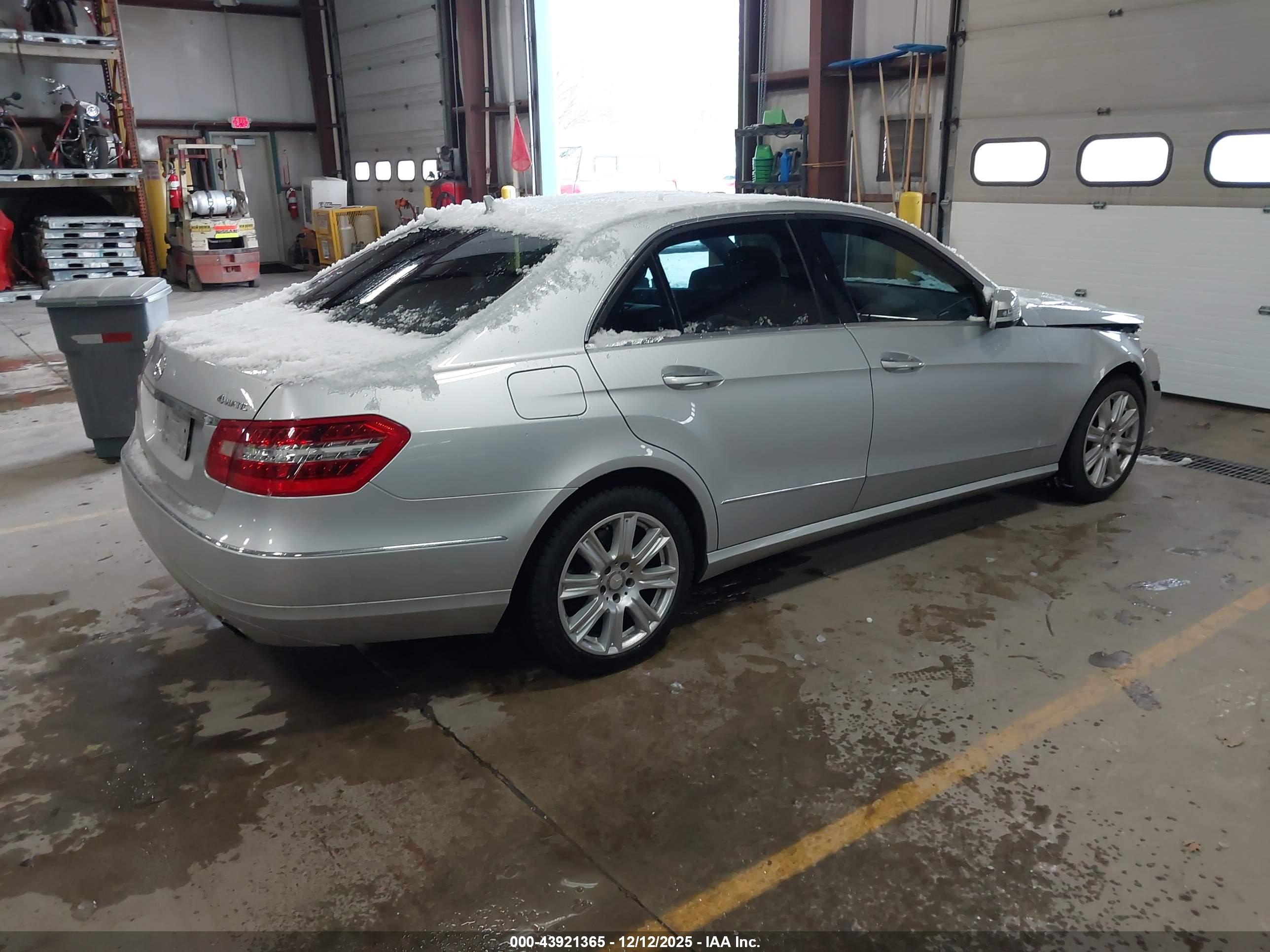 MERCEDES-BENZ E image 4