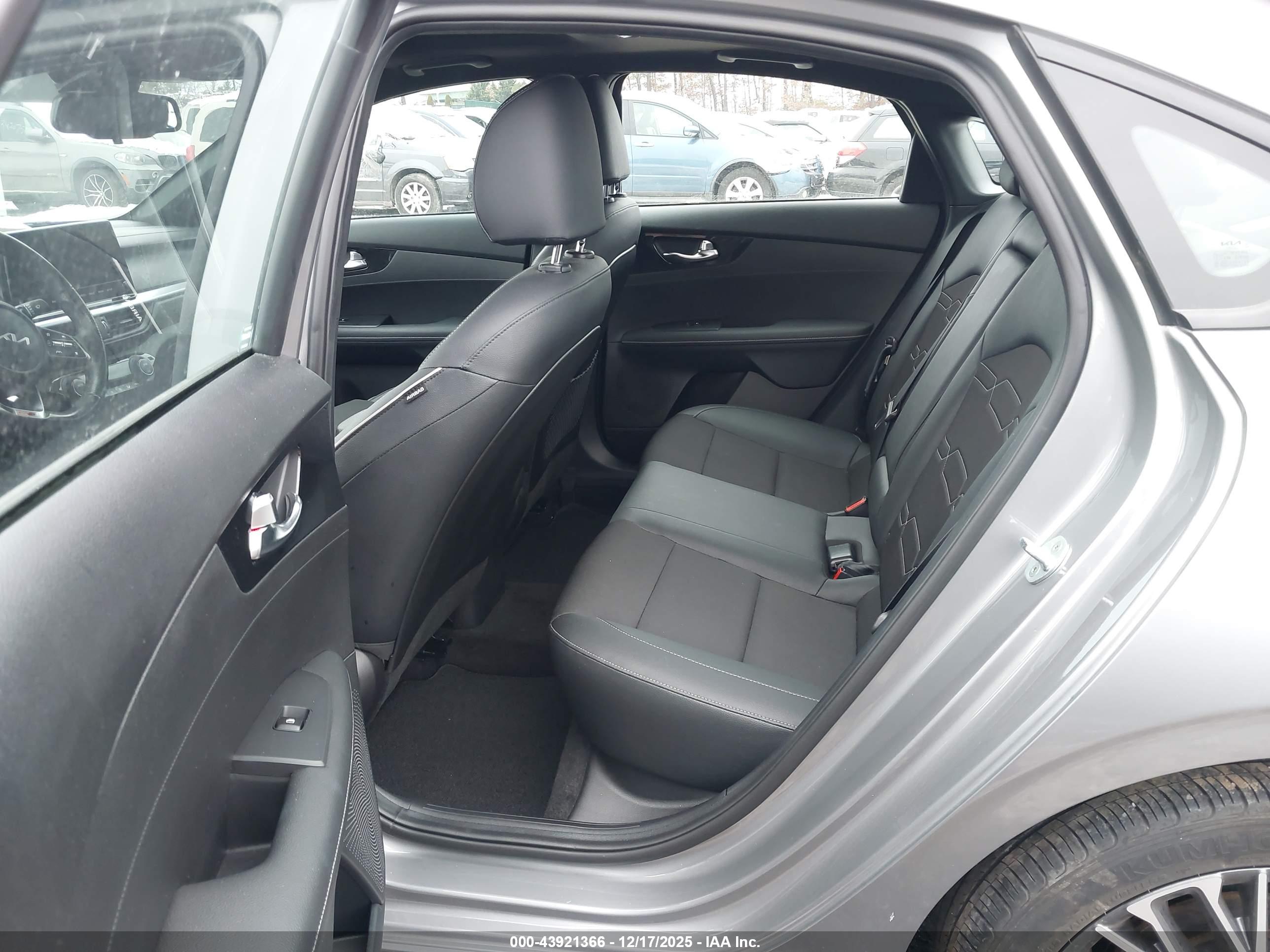 KIA FORTE image 8