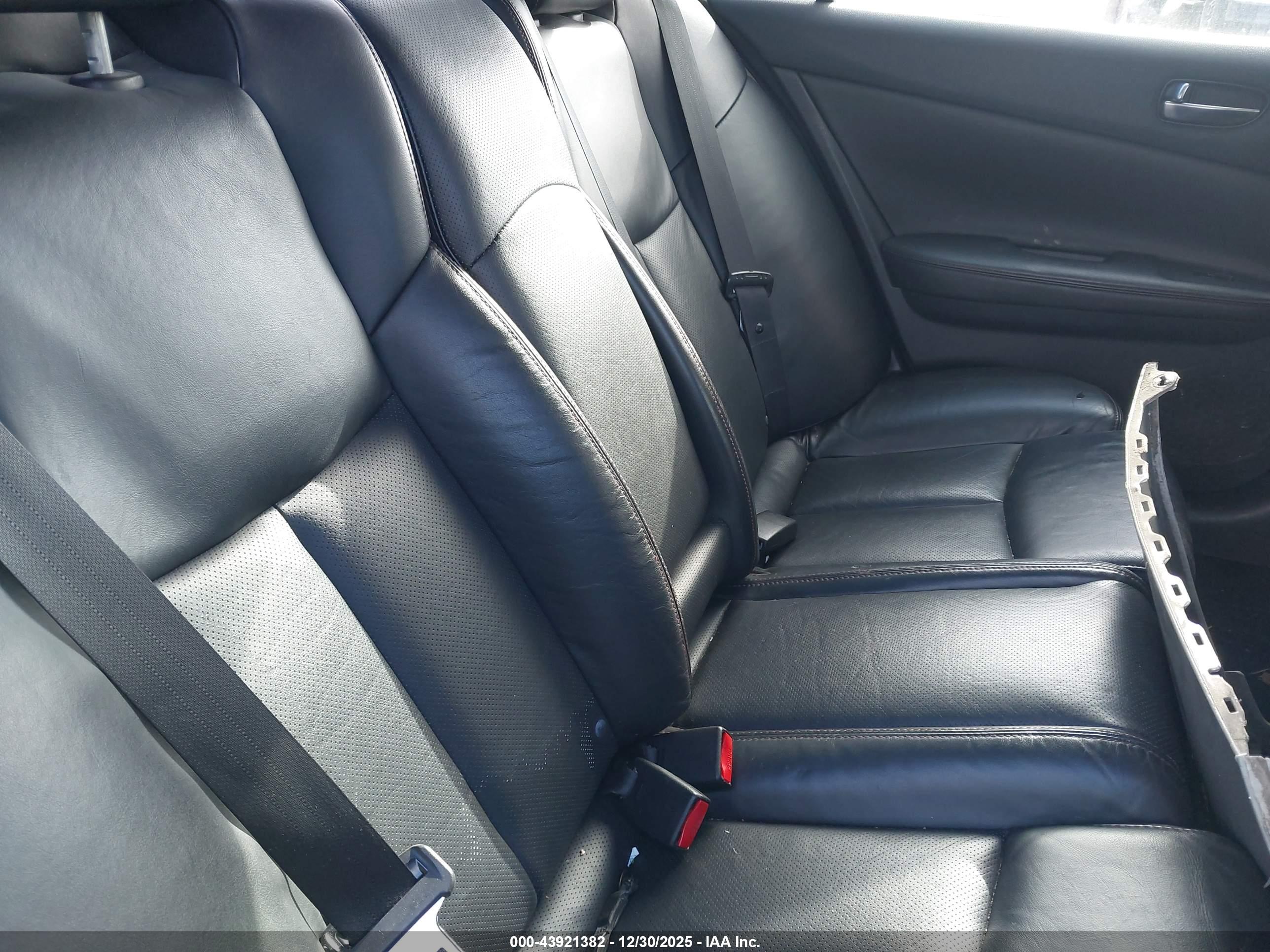 NISSAN MAXIMA image 8