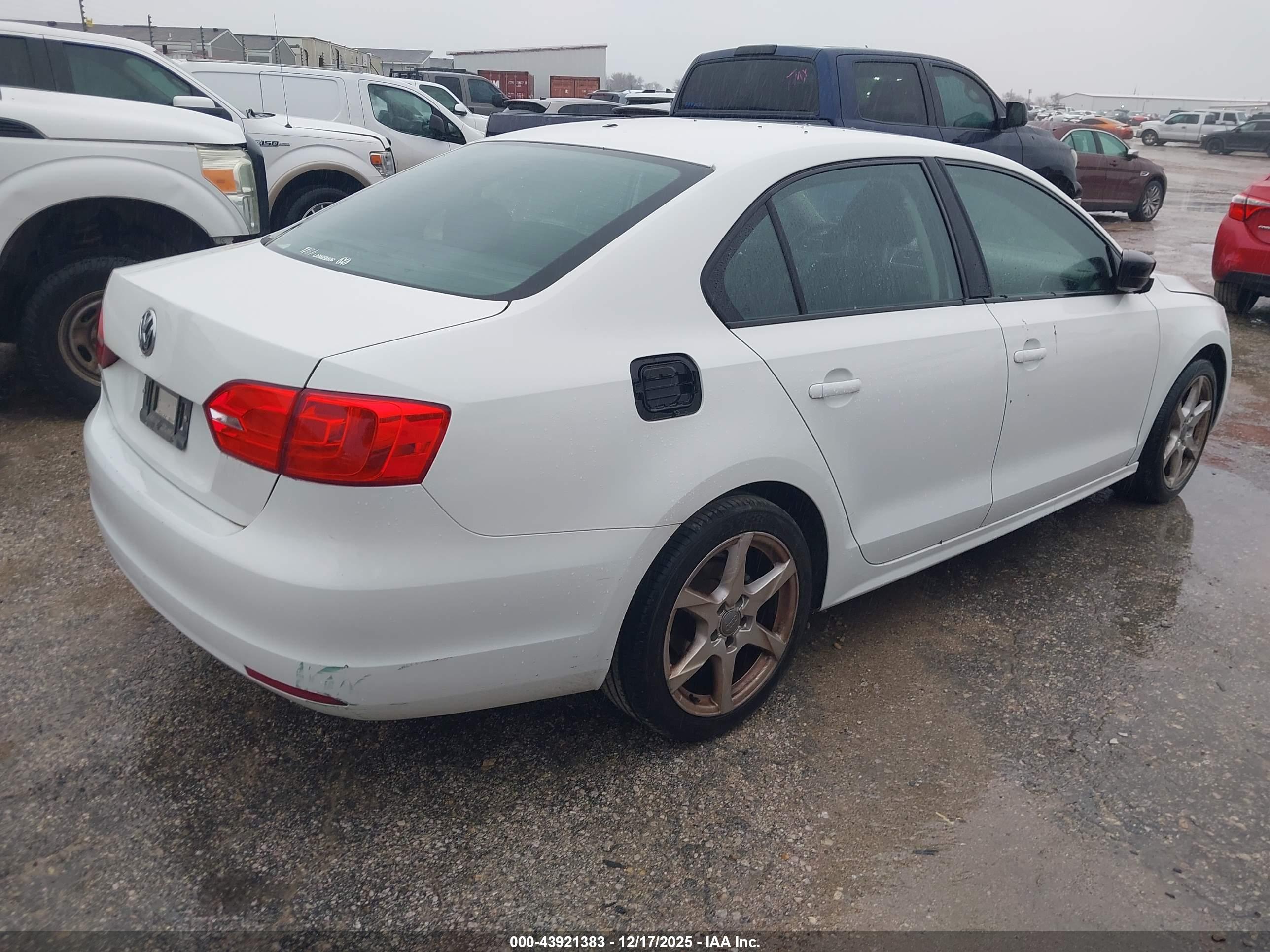 VOLKSWAGEN JETTA image 4