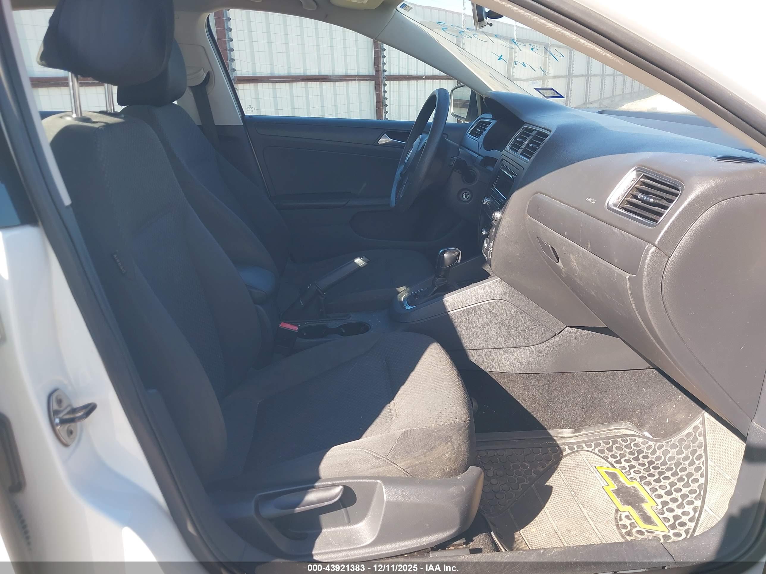VOLKSWAGEN JETTA image 5