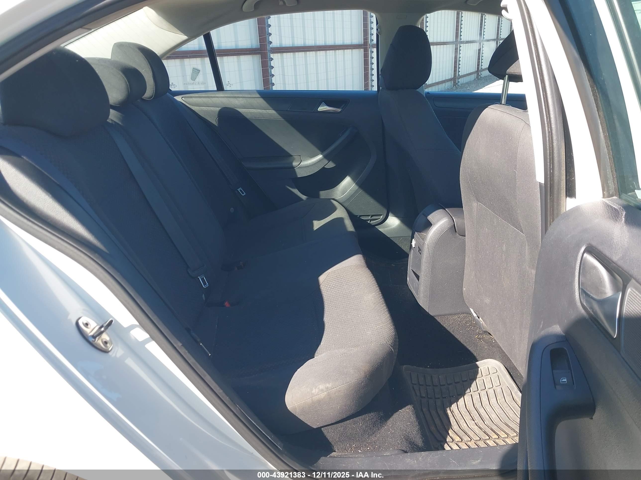VOLKSWAGEN JETTA image 8