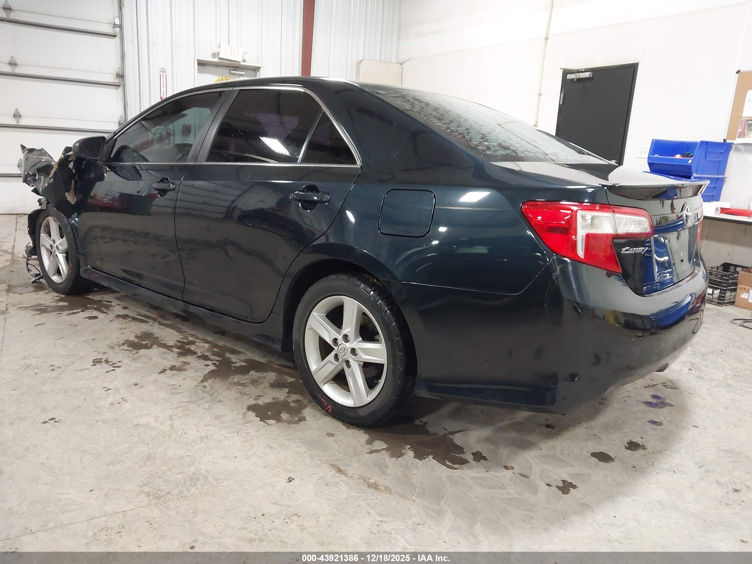 TOYOTA CAMRY image 3