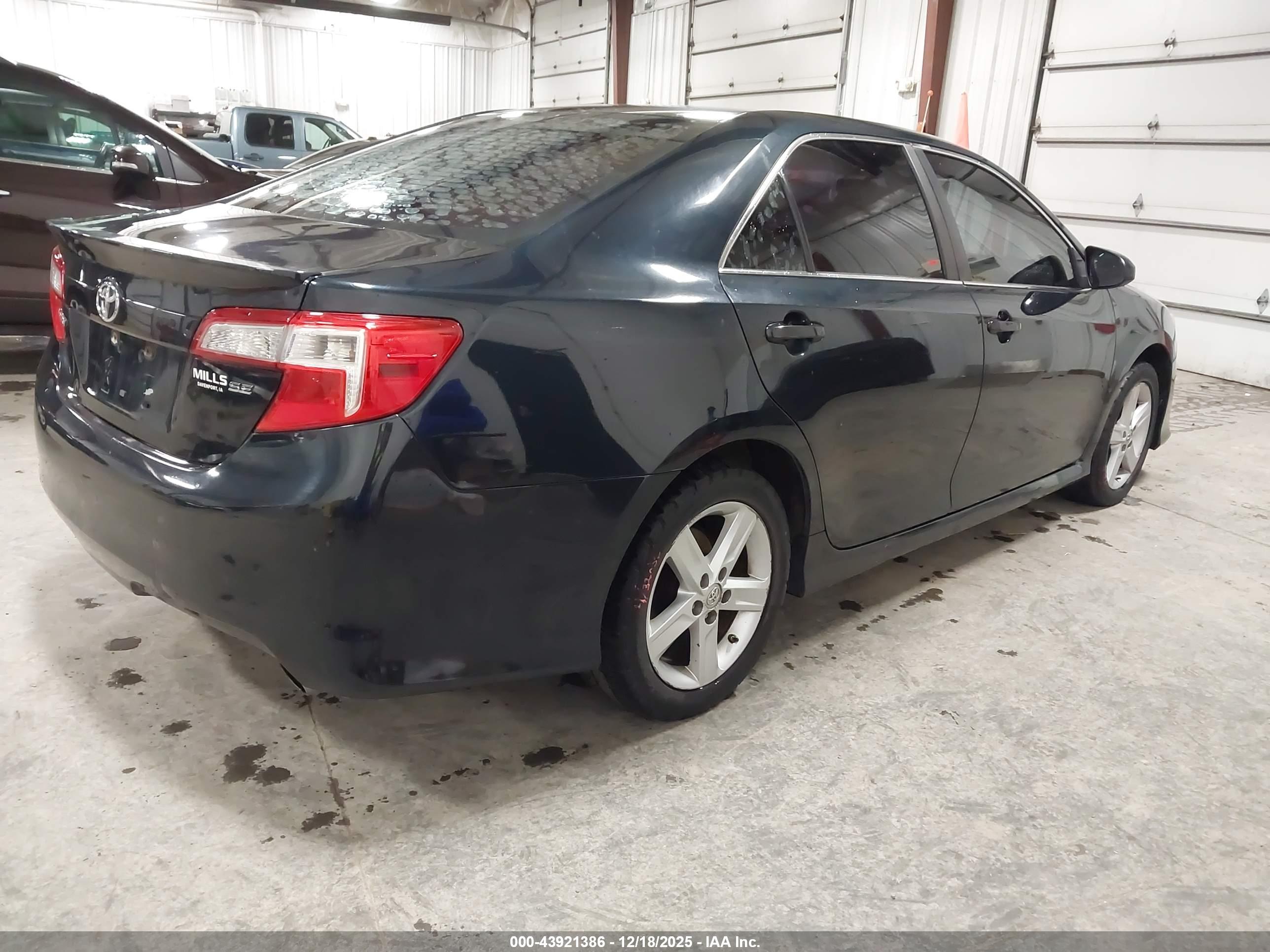 TOYOTA CAMRY image 4