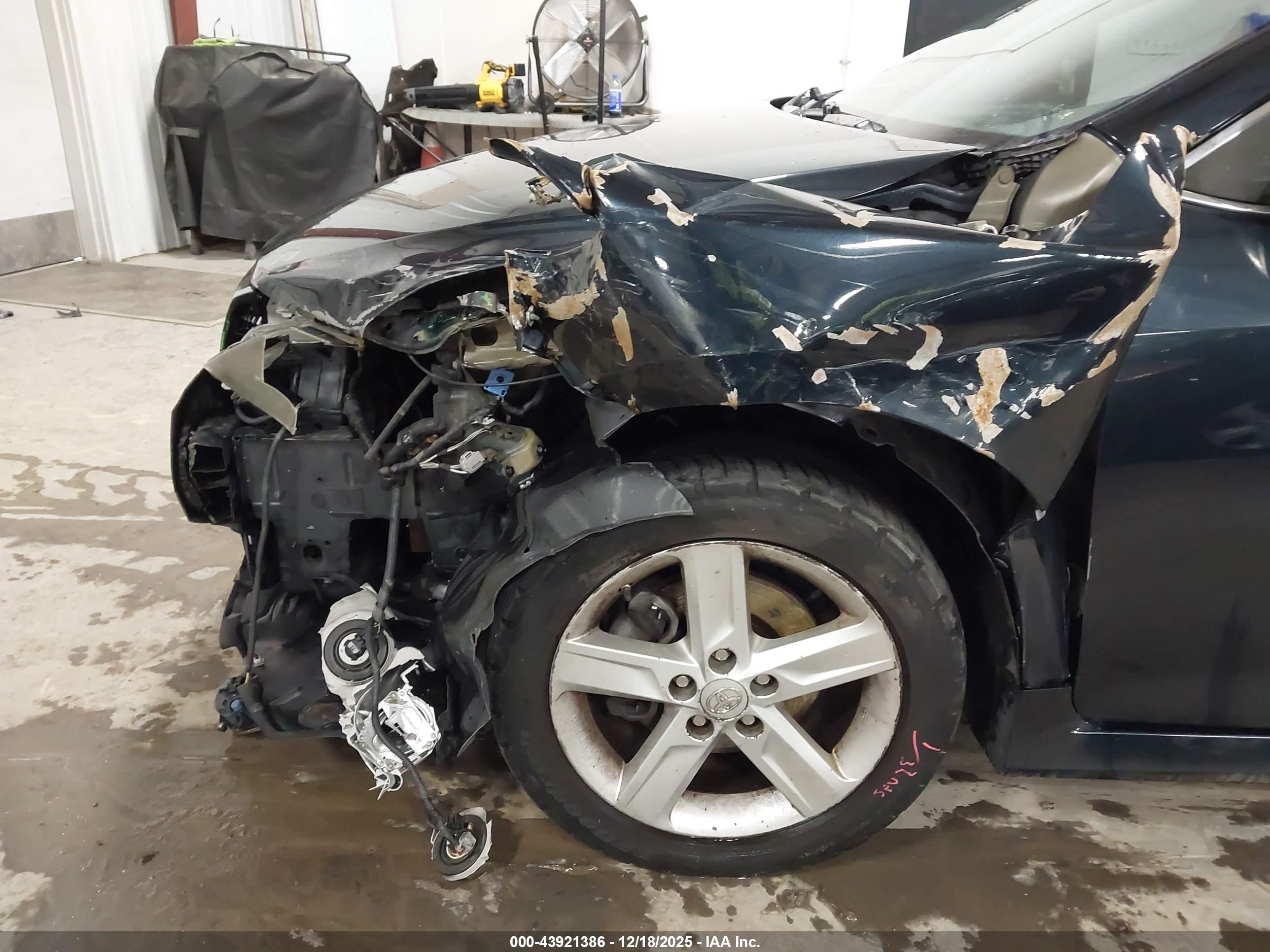 TOYOTA CAMRY image 6
