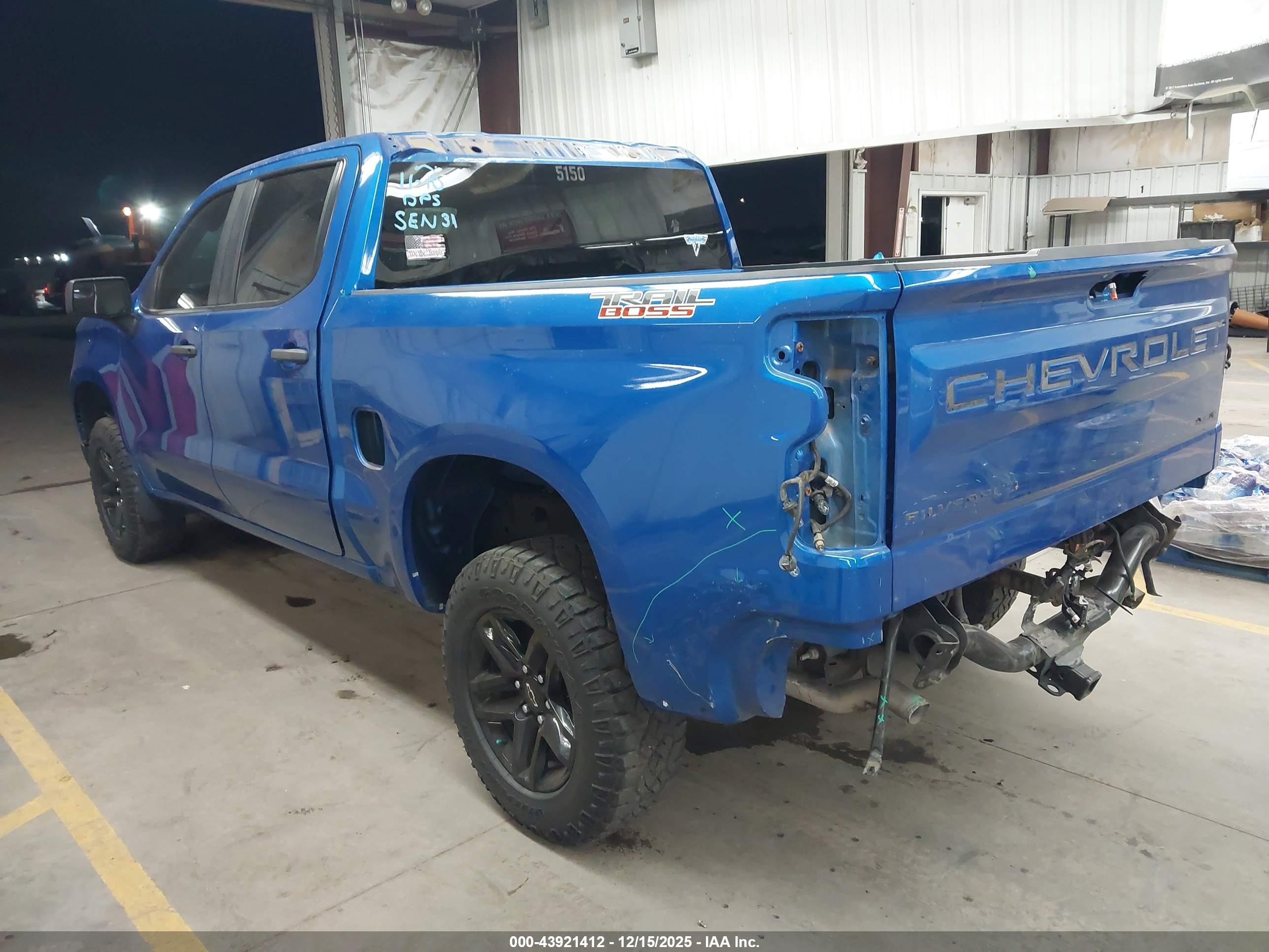 CHEVROLET SILVERADO image 3