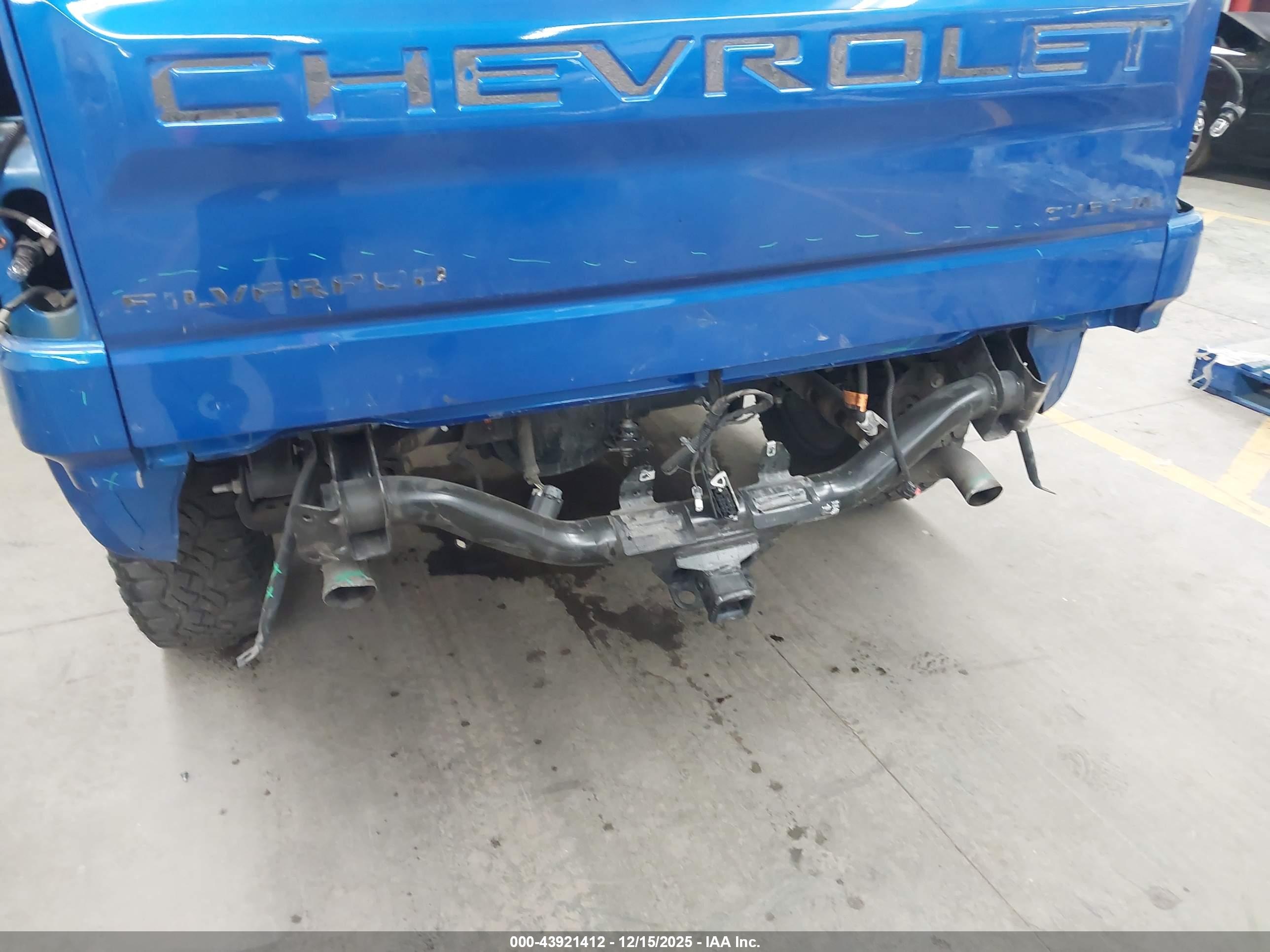 CHEVROLET SILVERADO image 6