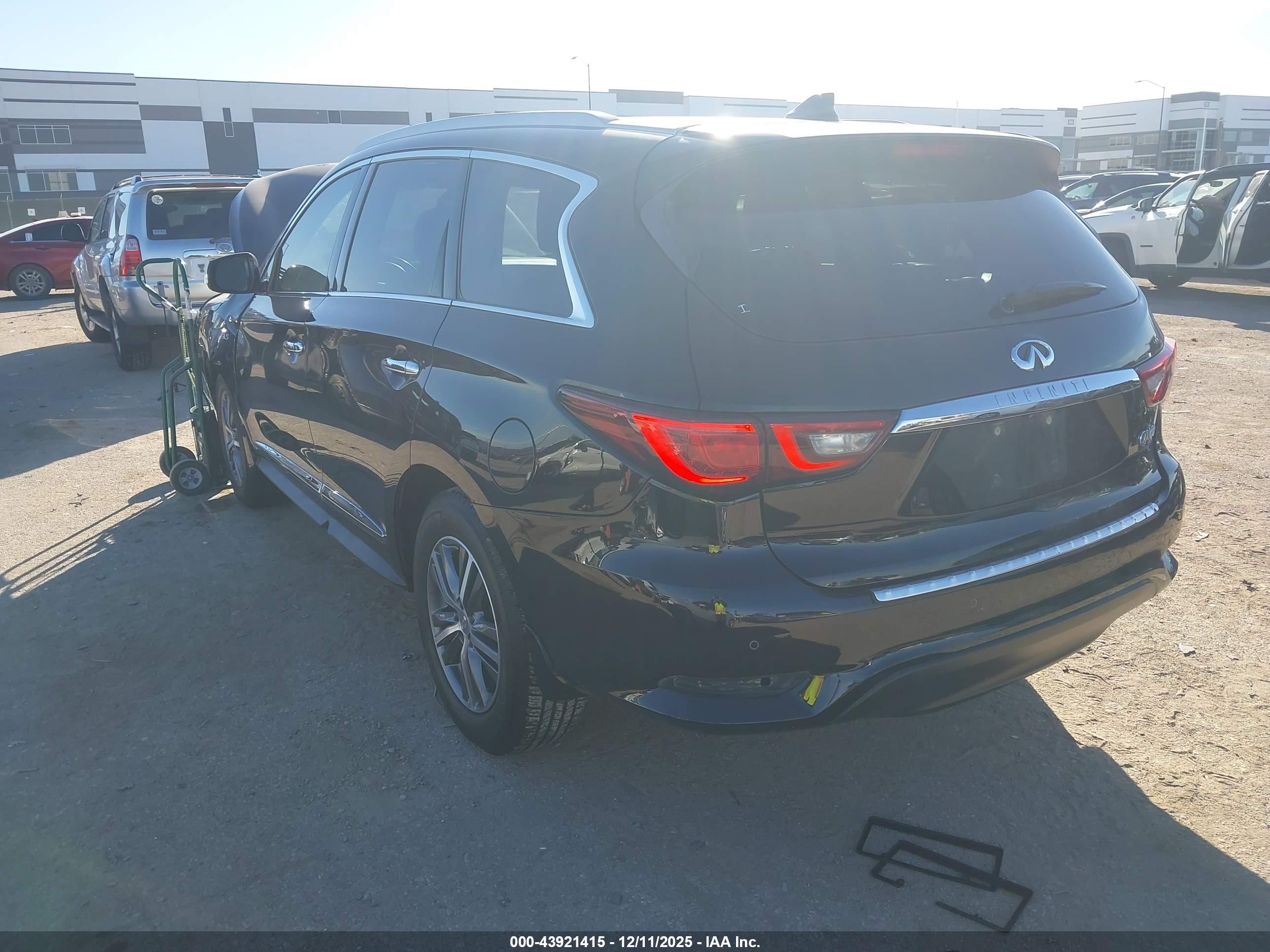 INFINITI QX60 image 3