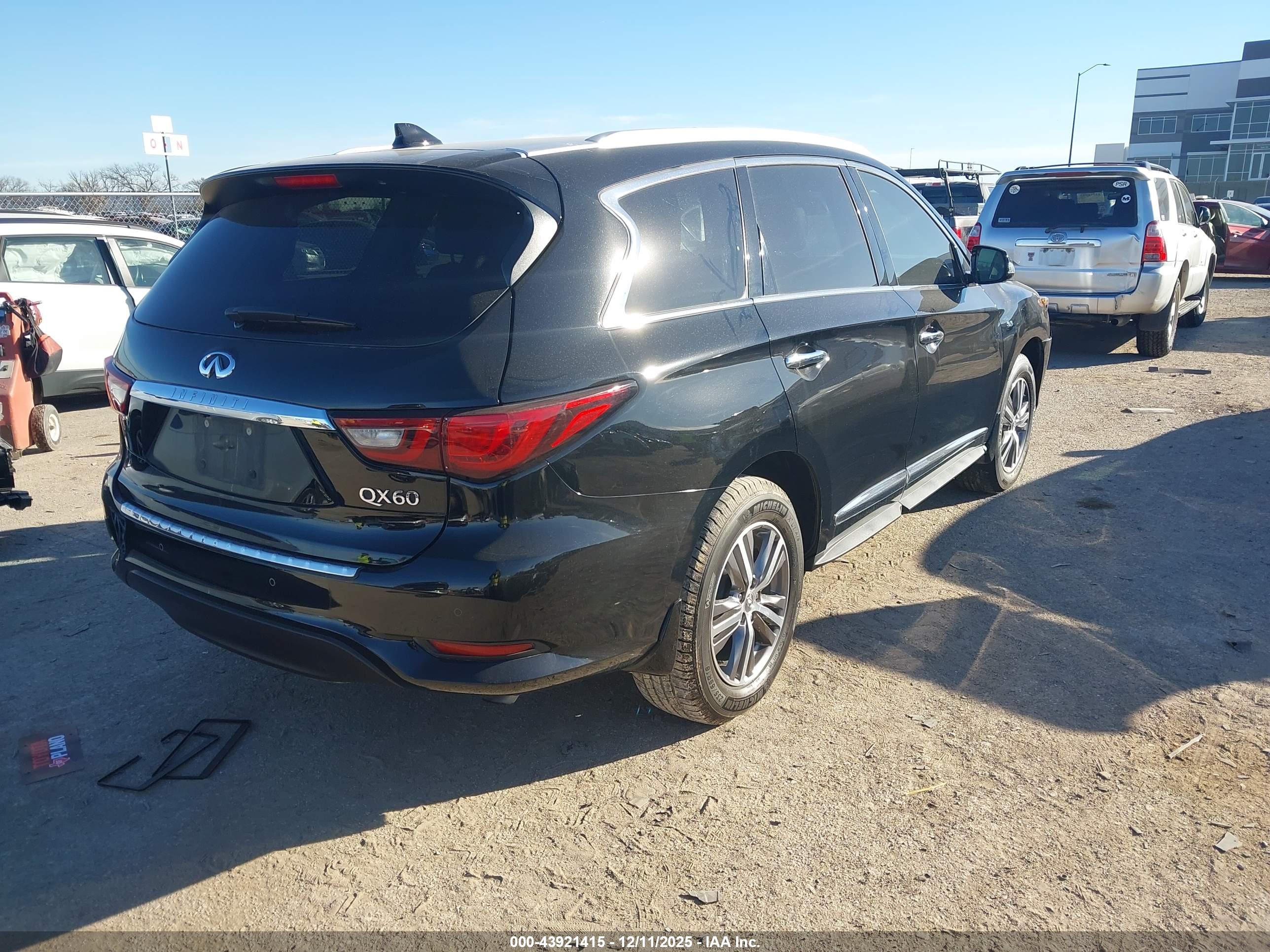 INFINITI QX60 image 4