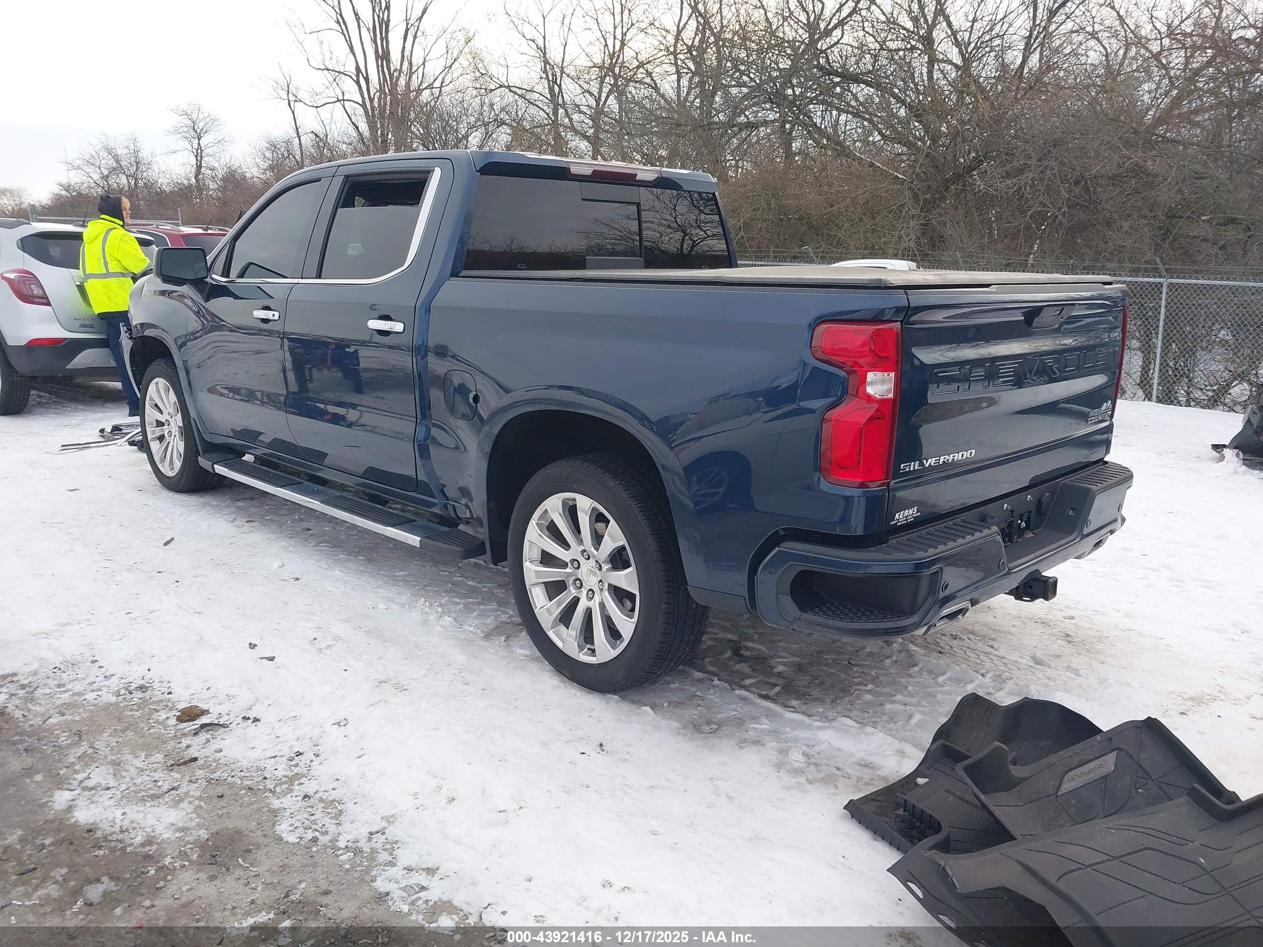 CHEVROLET SILVERADO image 3