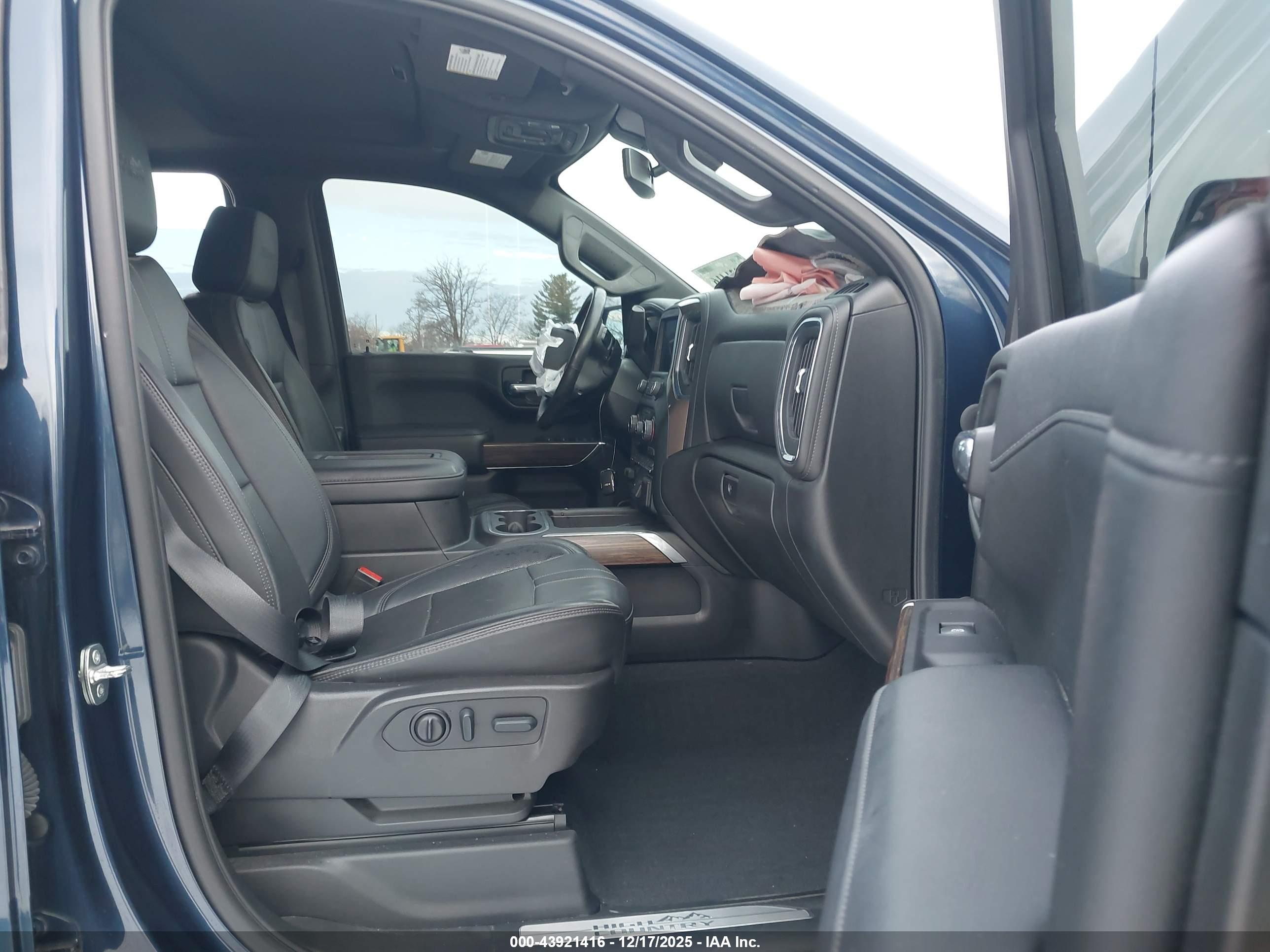 CHEVROLET SILVERADO image 5