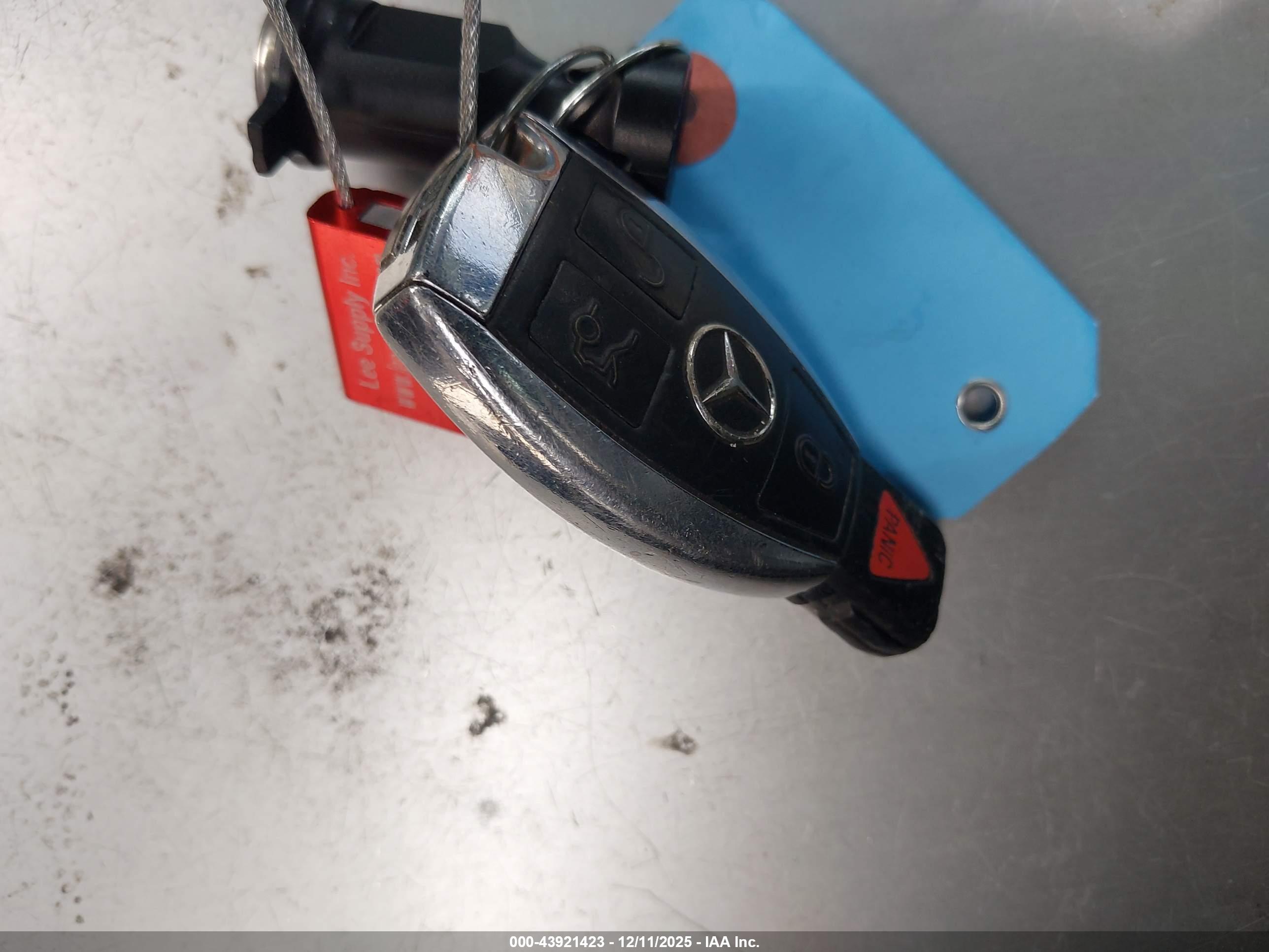 MERCEDES-BENZ E image 11