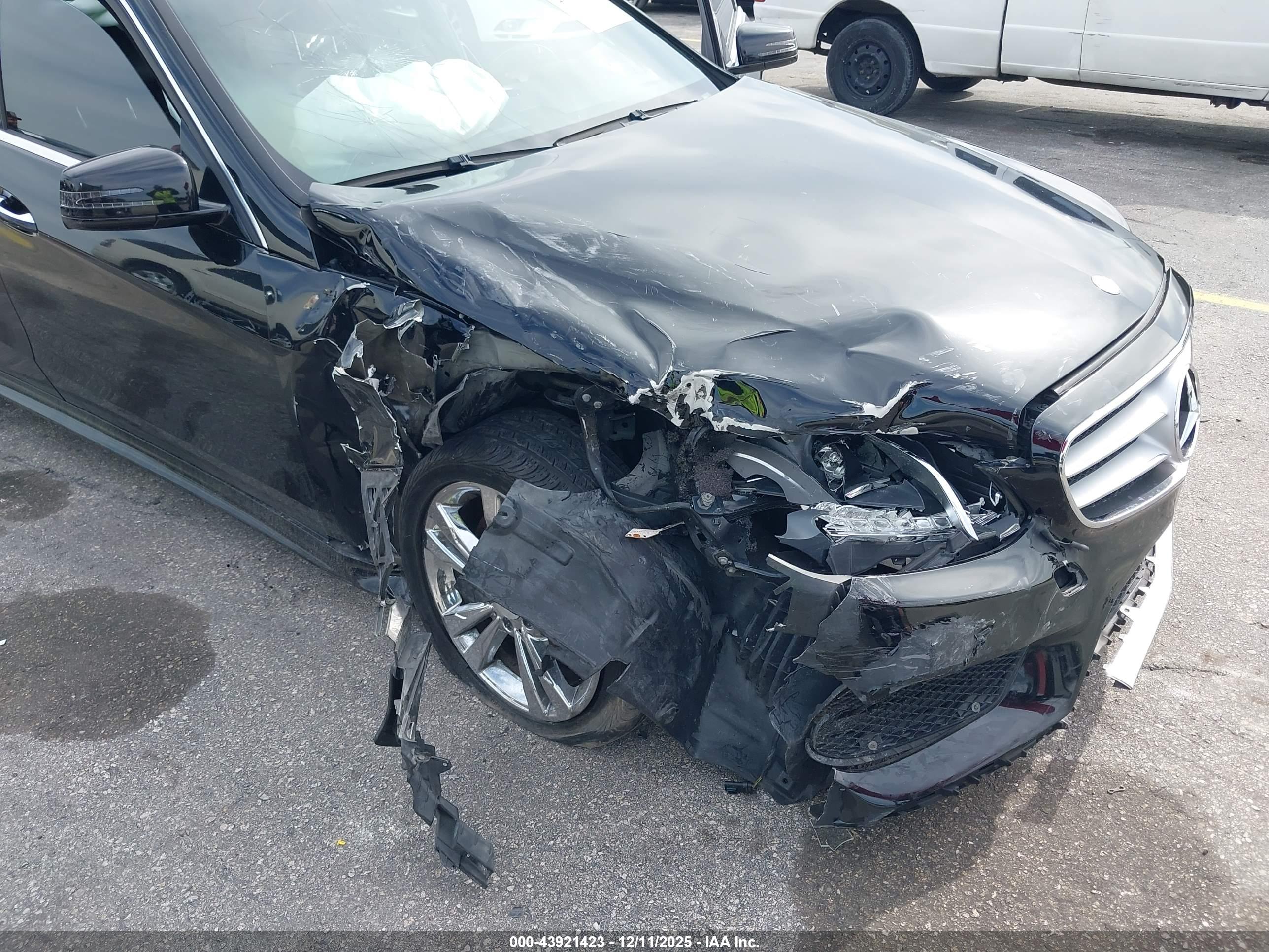 MERCEDES-BENZ E image 6