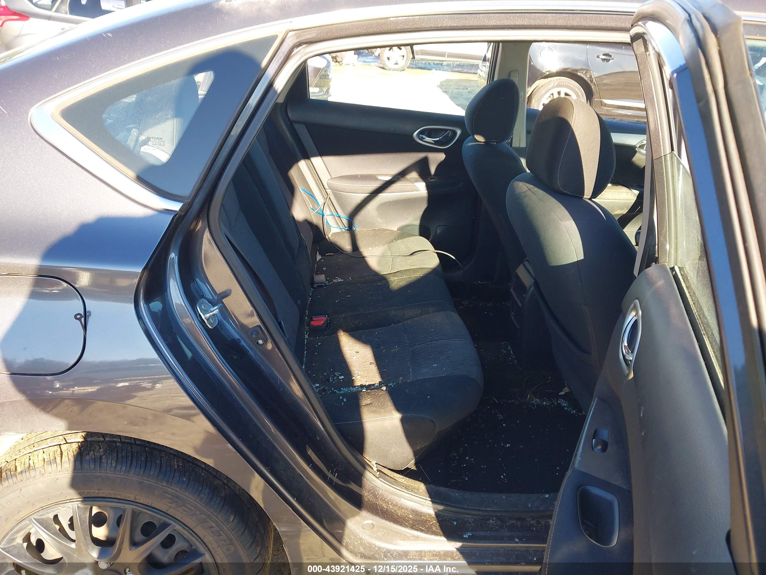 NISSAN SENTRA image 8