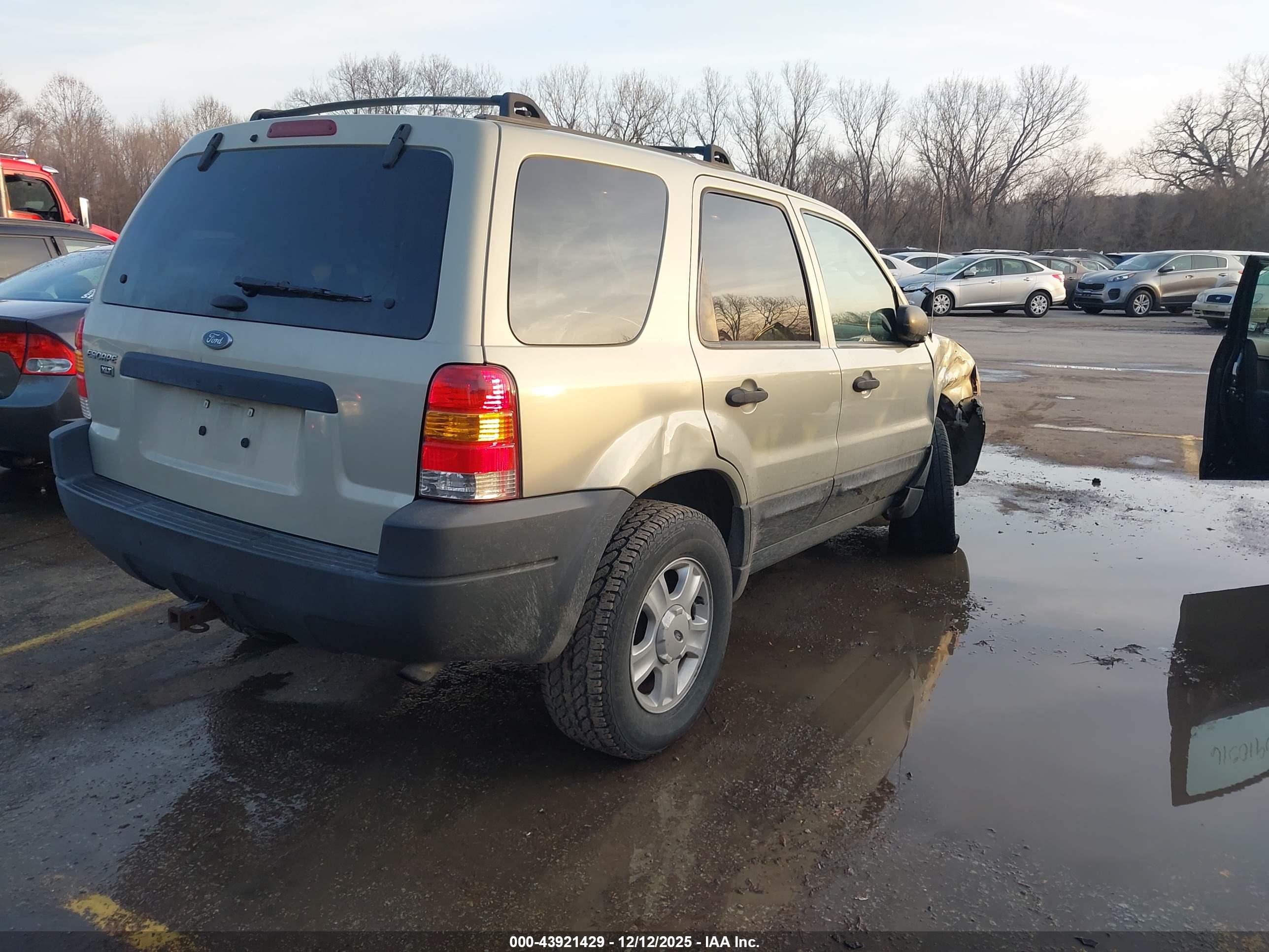 FORD ESCAPE image 4