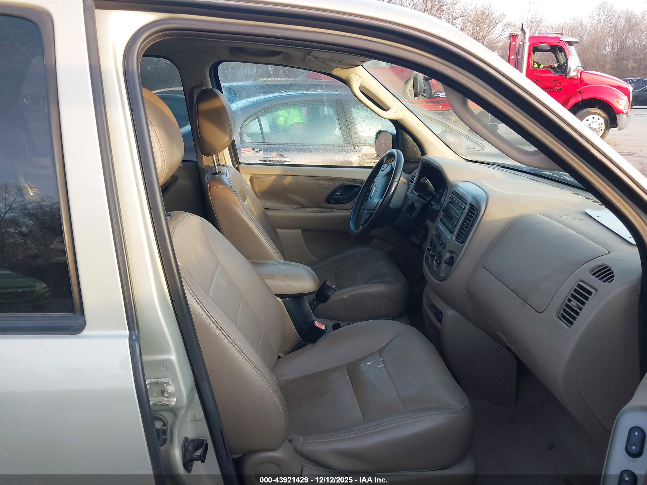 FORD ESCAPE image 5