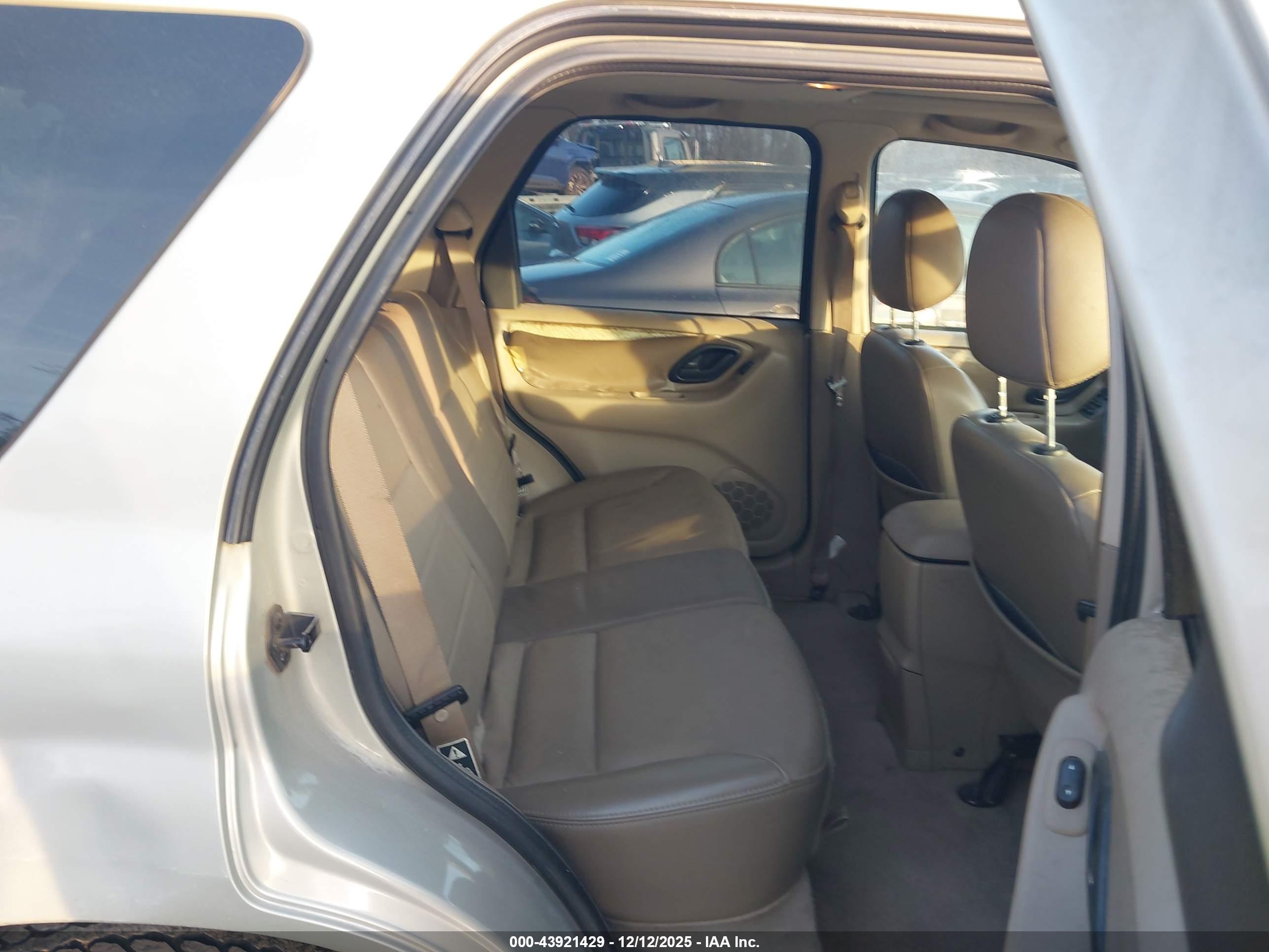 FORD ESCAPE image 8