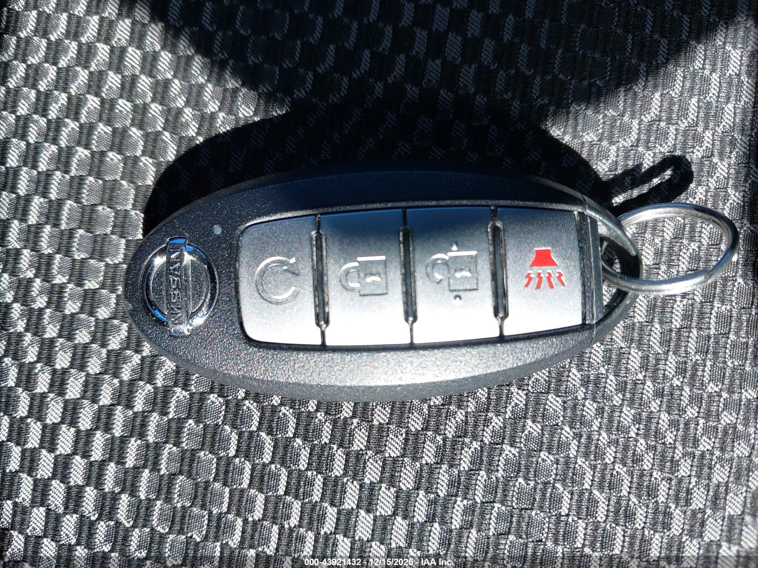 NISSAN ROGUE image 11