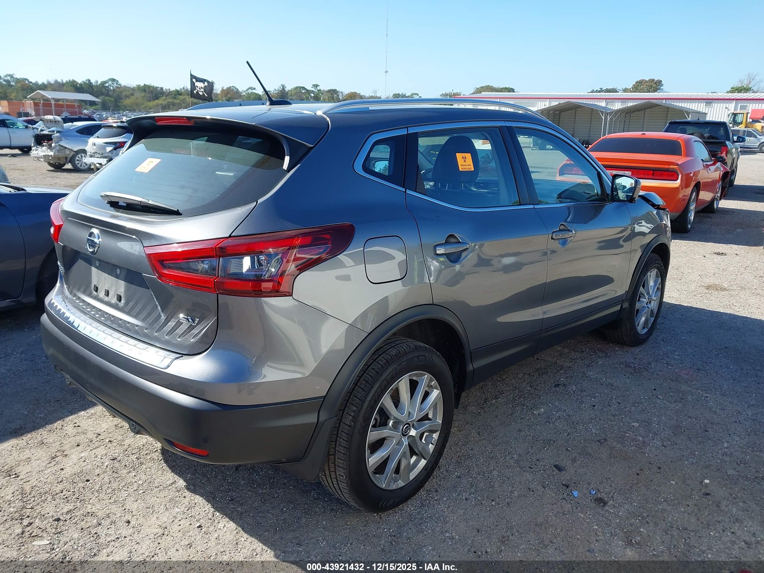 NISSAN ROGUE image 4