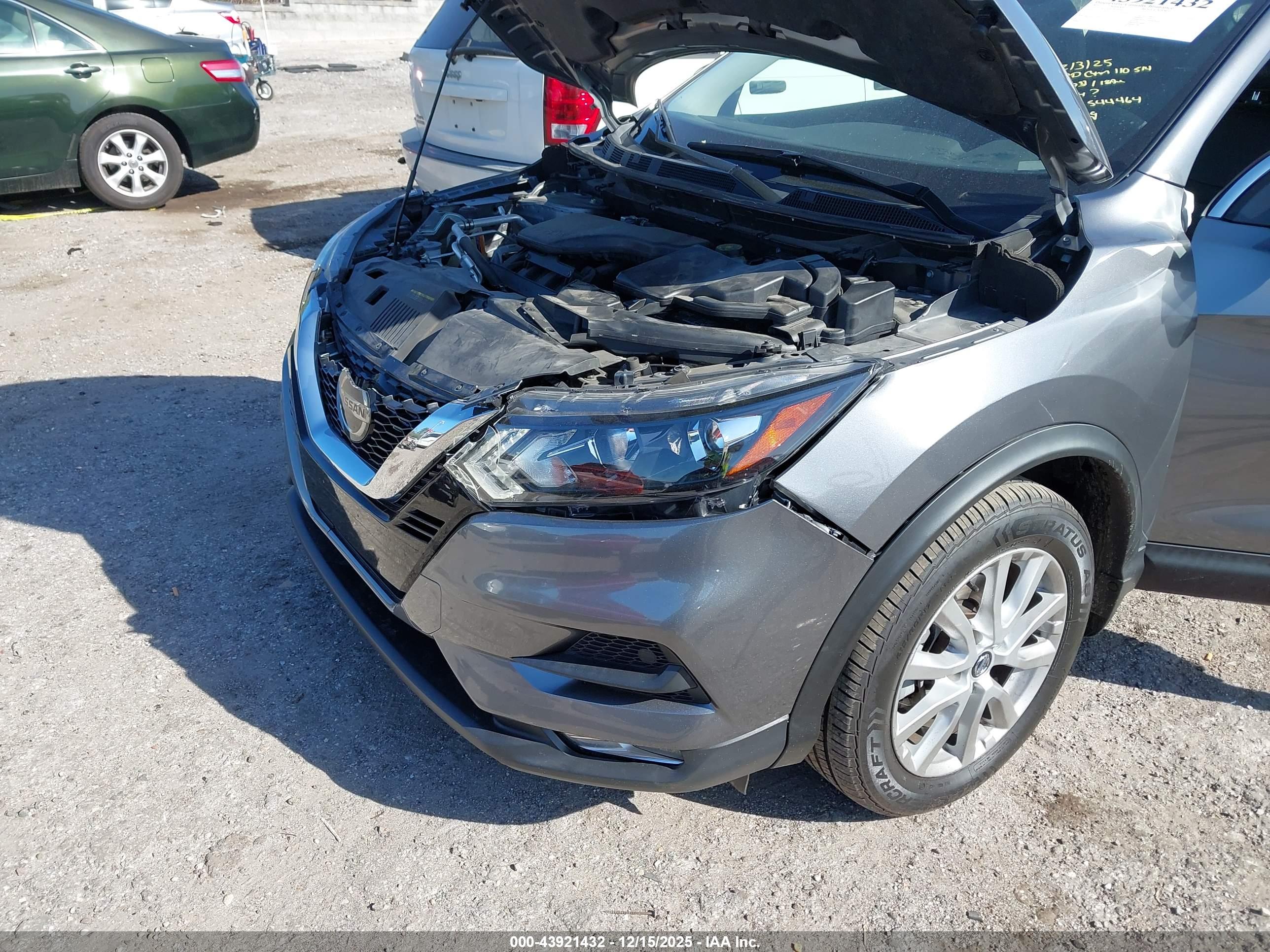 NISSAN ROGUE image 6