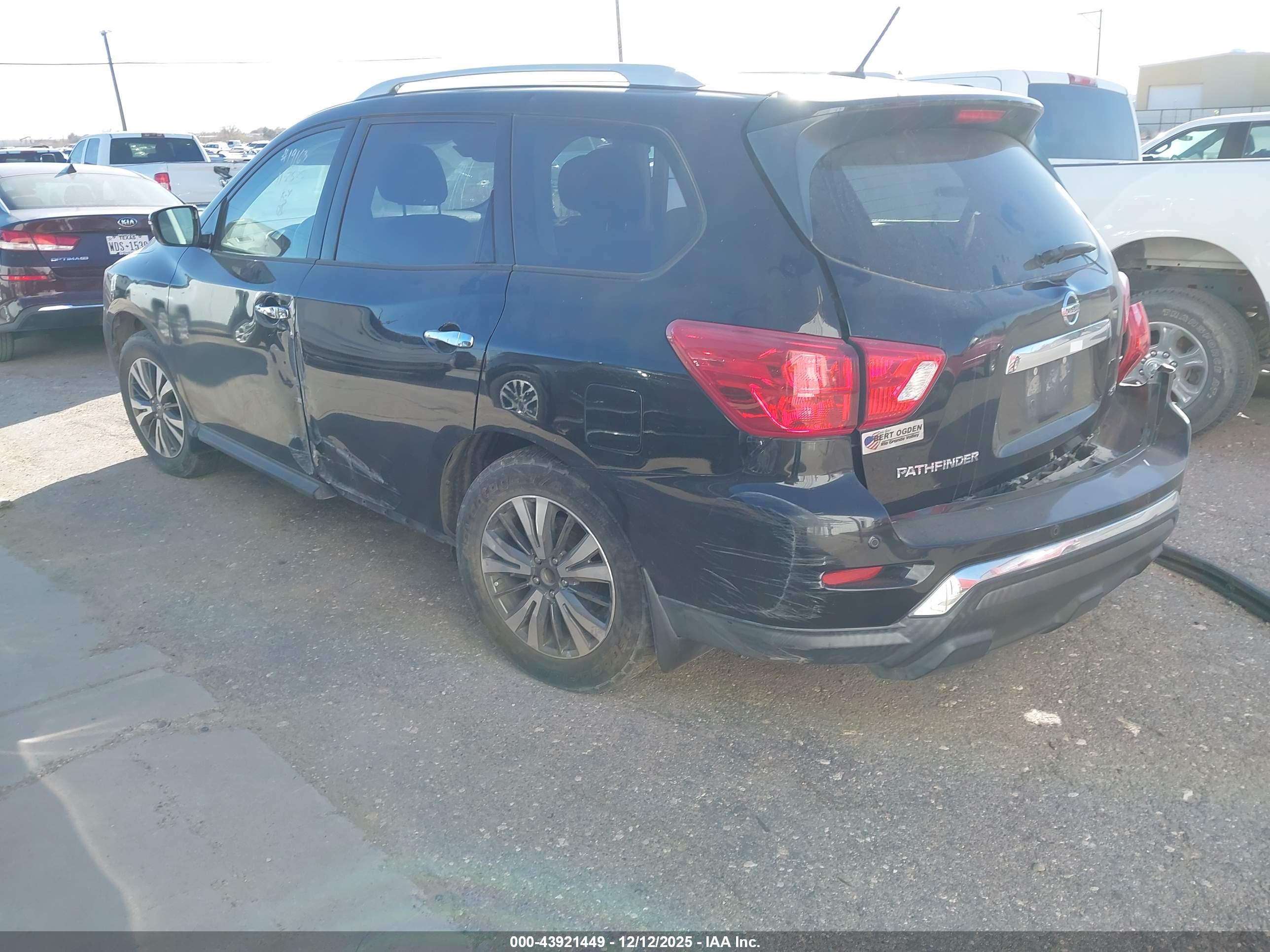 NISSAN PATHFINDER image 3