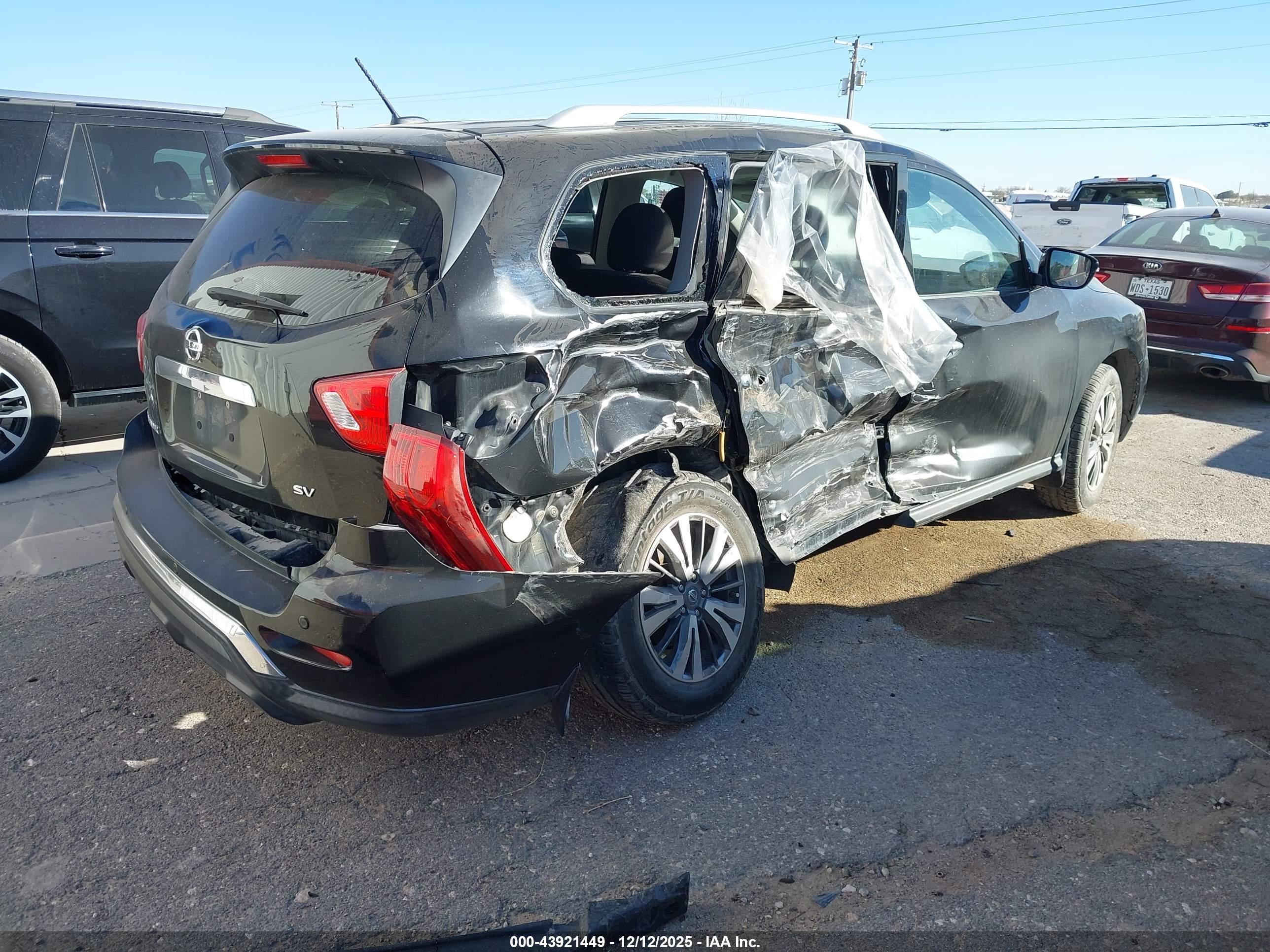 NISSAN PATHFINDER image 4