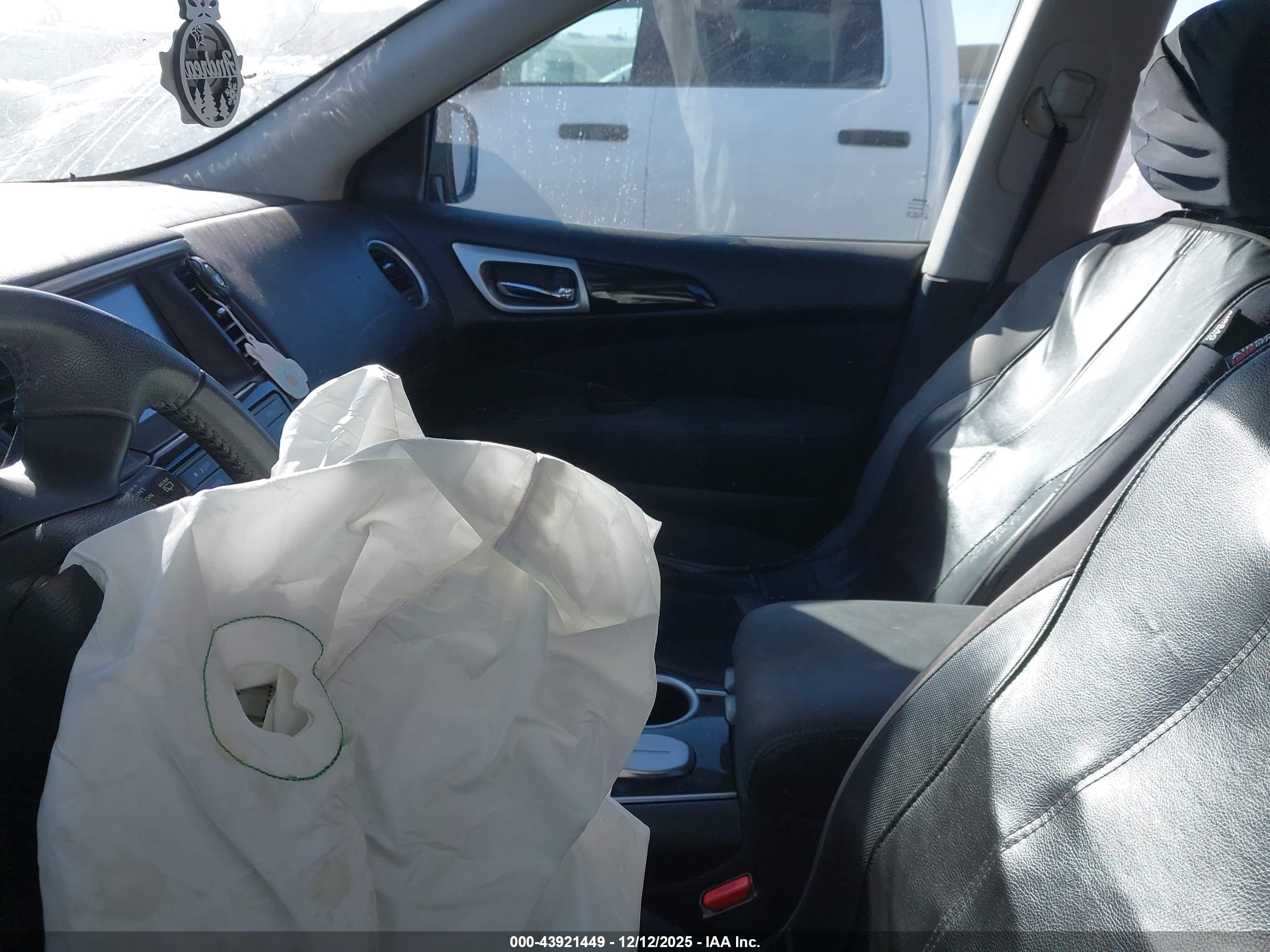 NISSAN PATHFINDER image 5