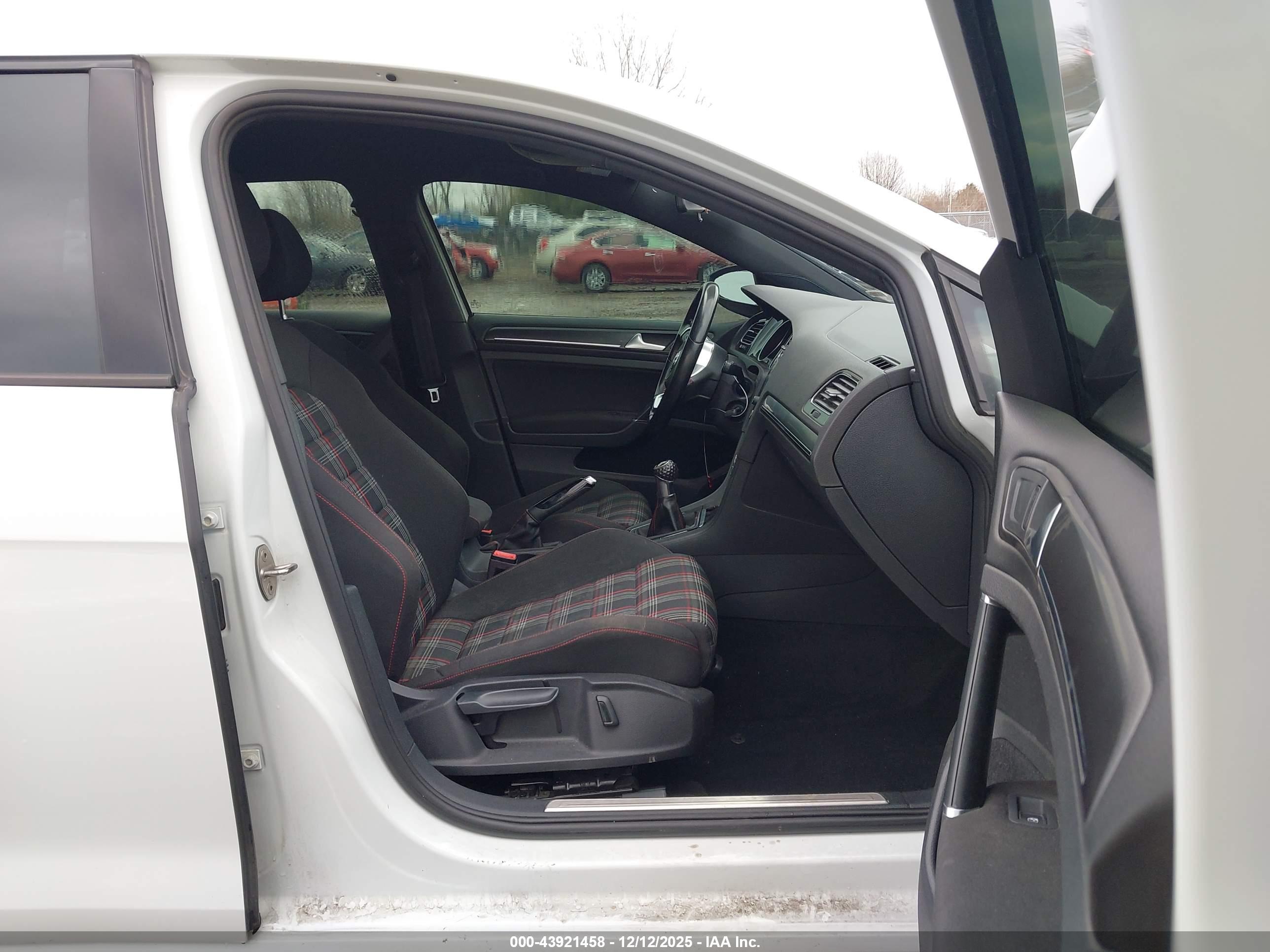 VOLKSWAGEN GOLF image 5