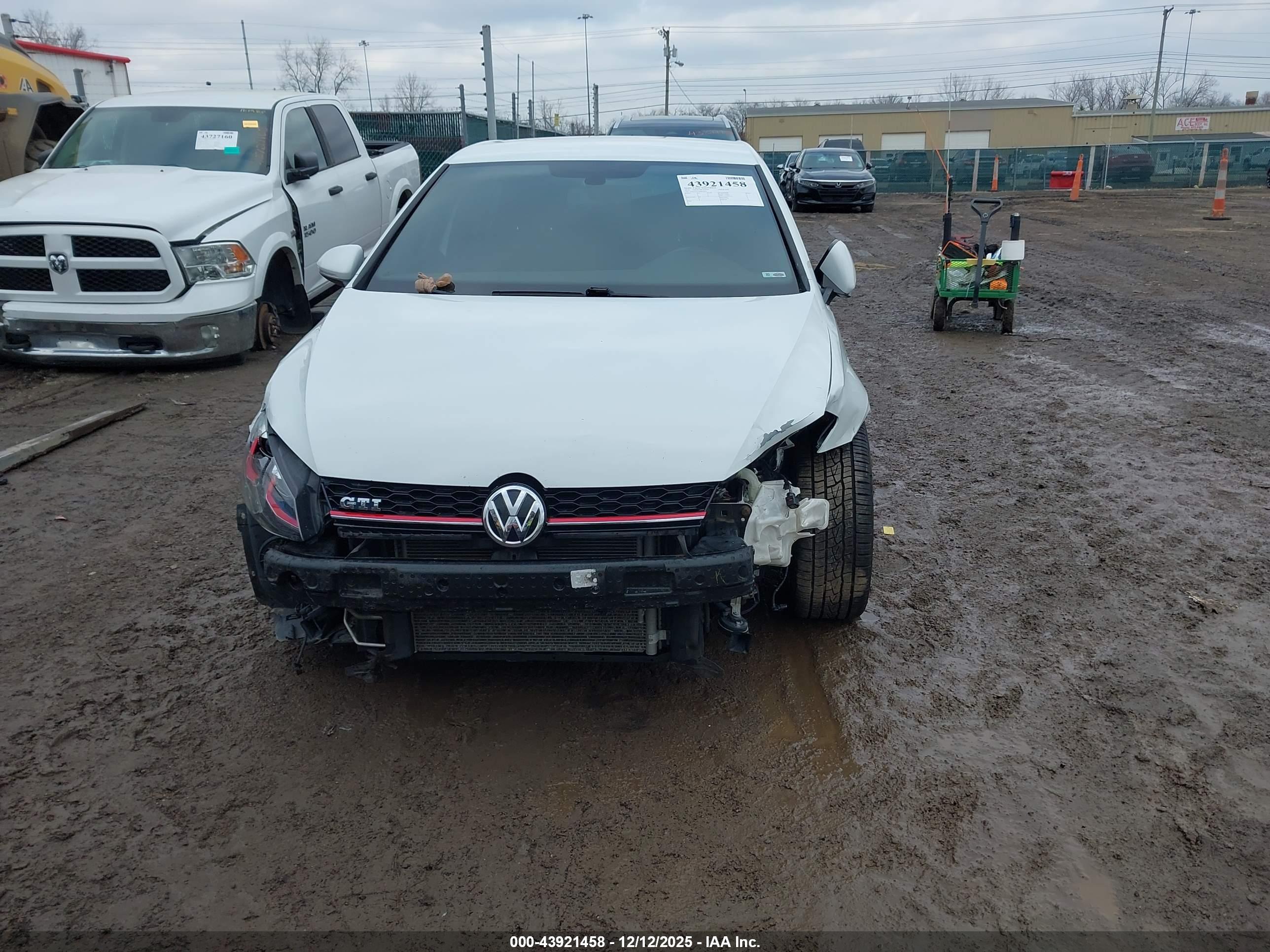 VOLKSWAGEN GOLF image 6