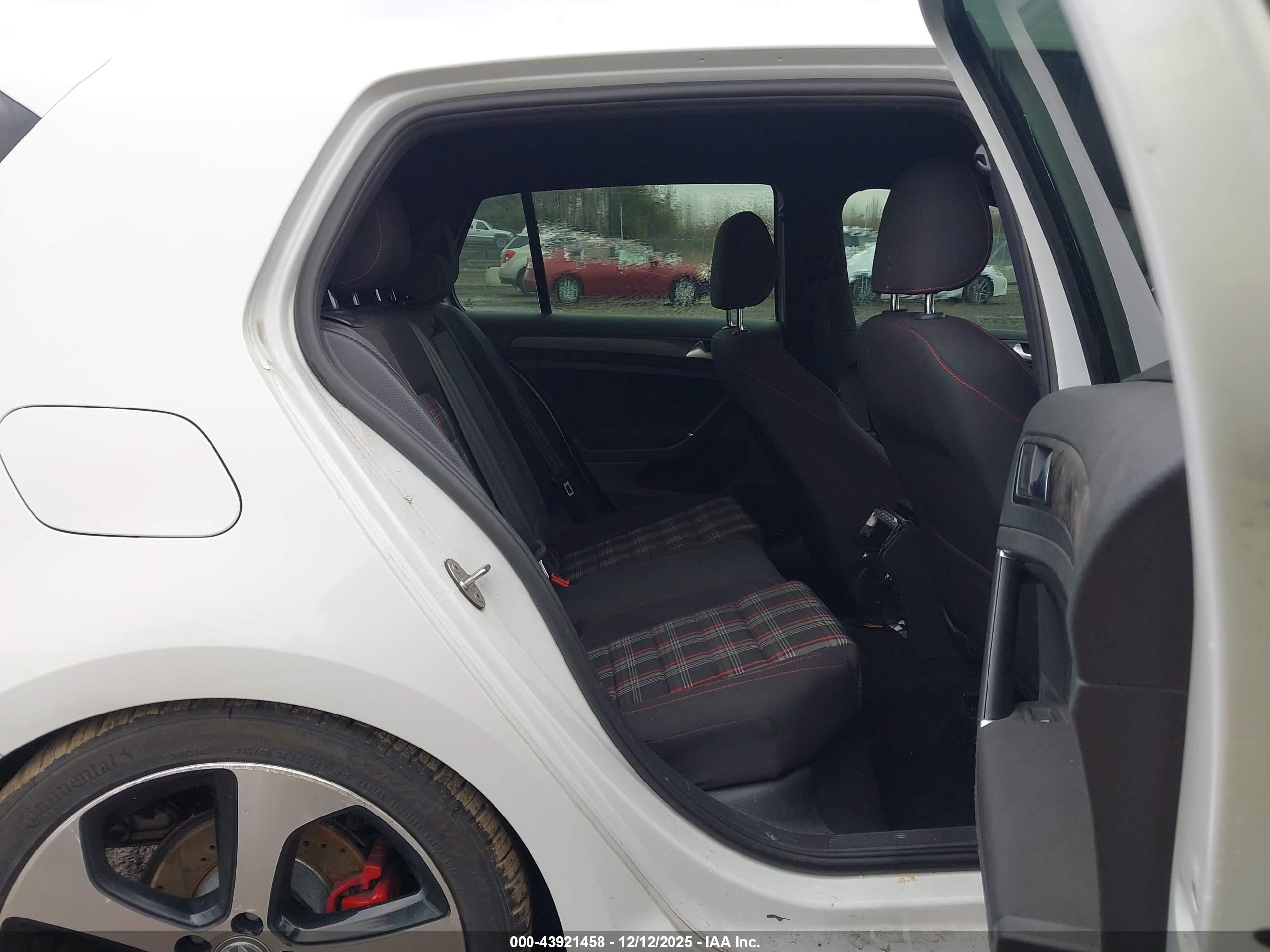VOLKSWAGEN GOLF image 8