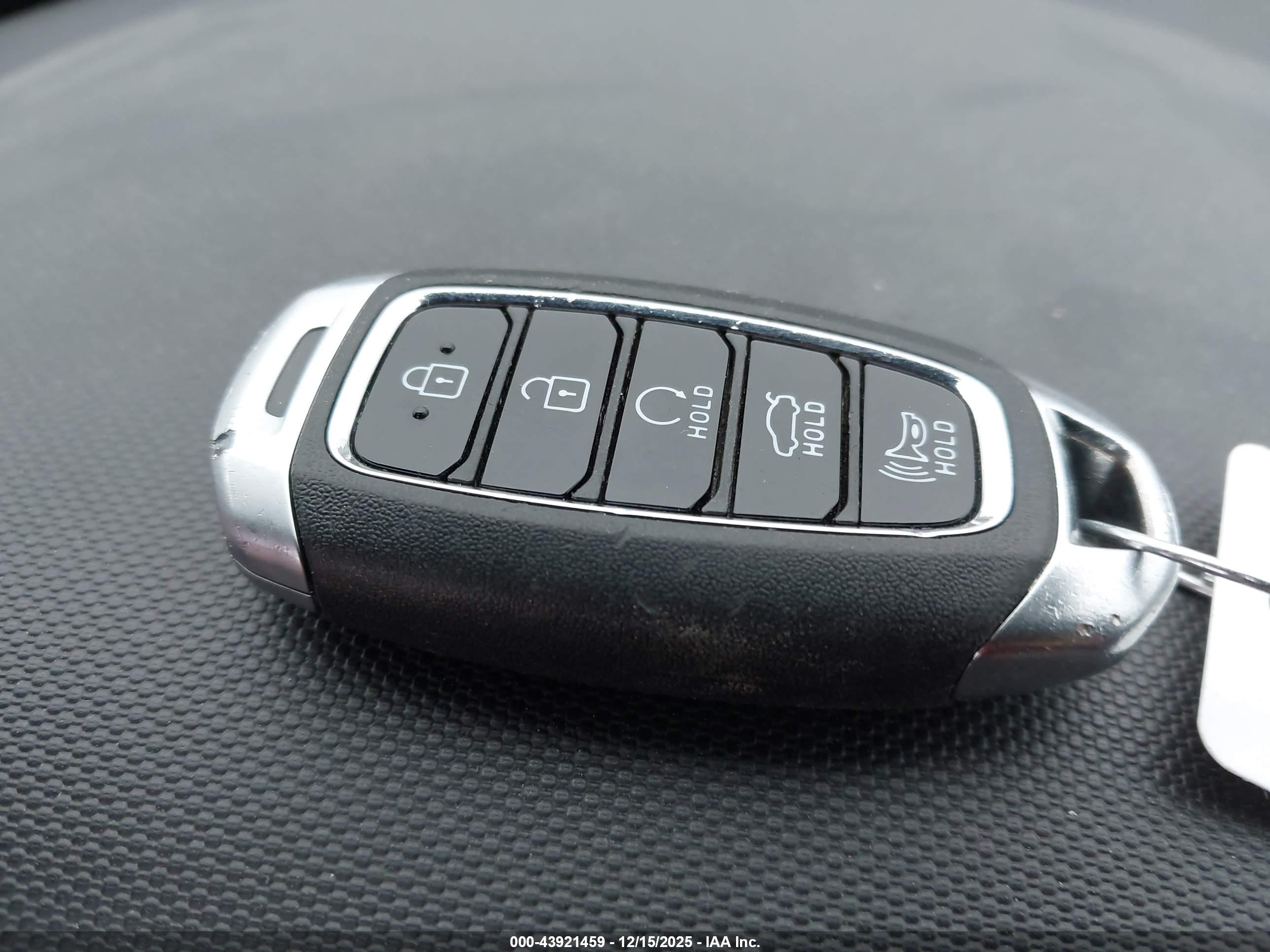 HYUNDAI ELANTRA image 11