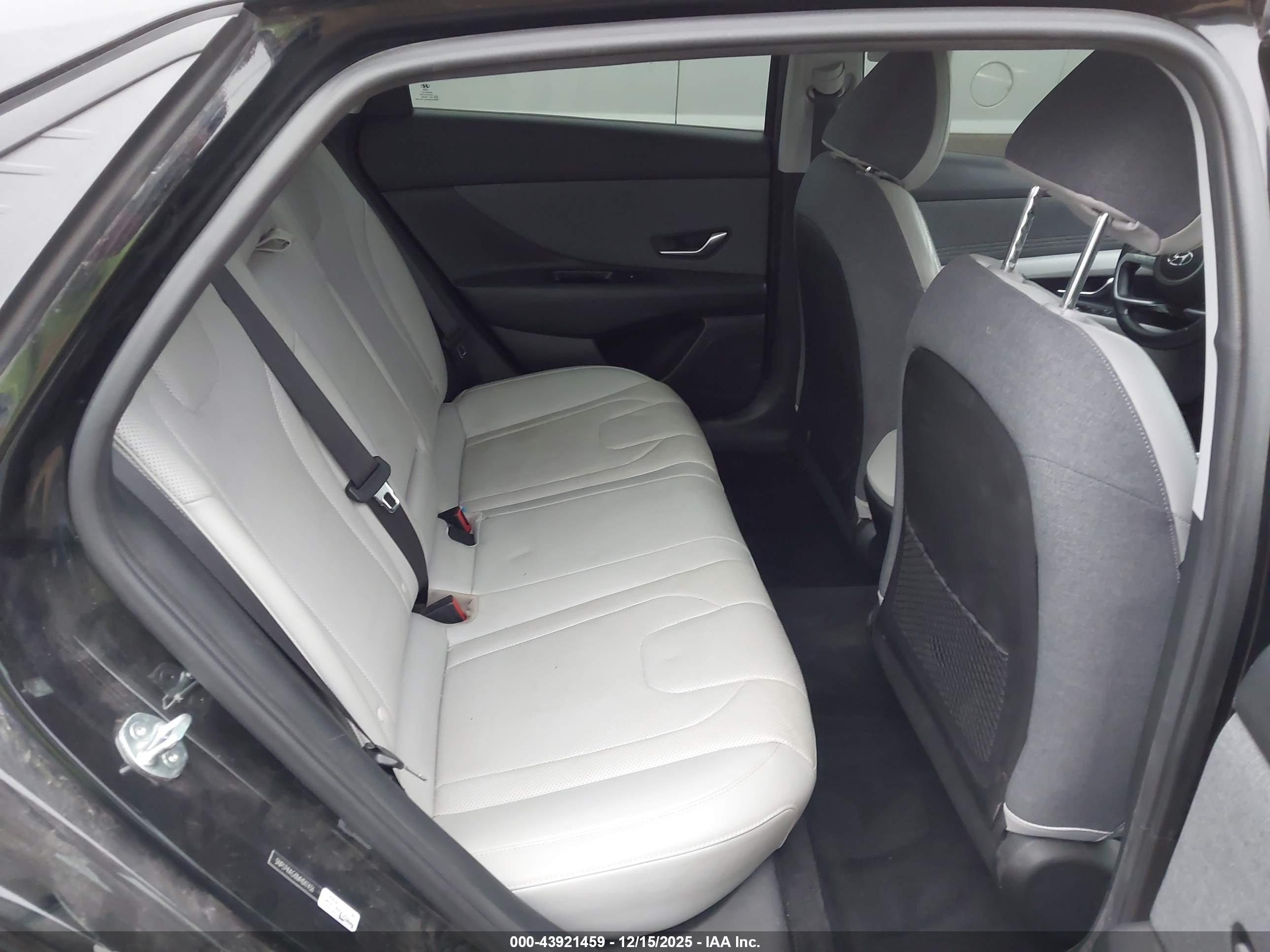 HYUNDAI ELANTRA image 8