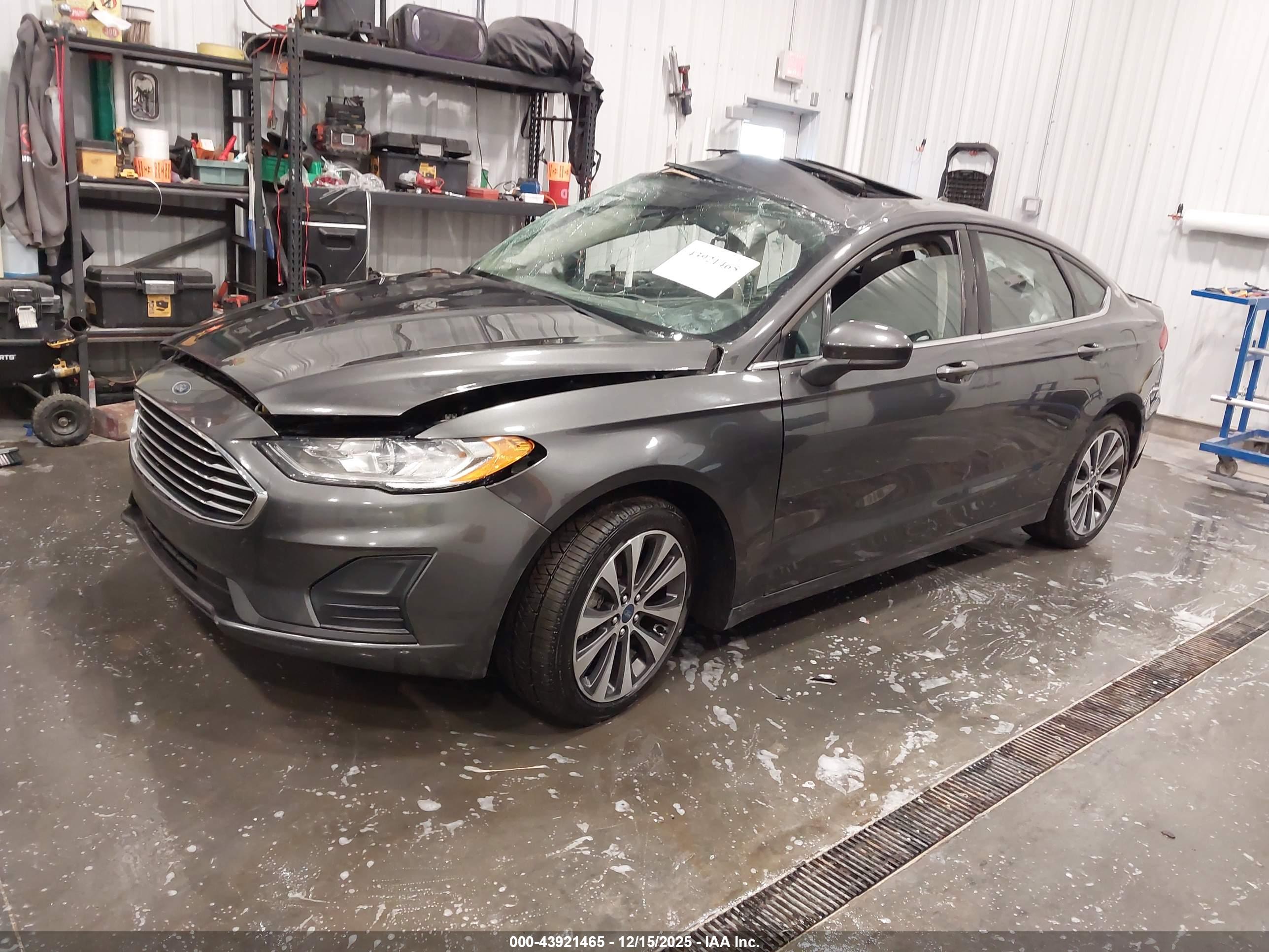 FORD FUSION image 2