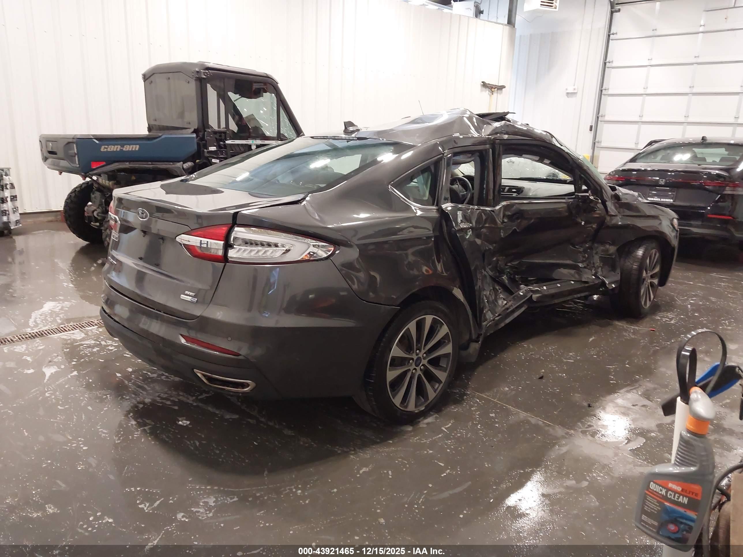 FORD FUSION image 4