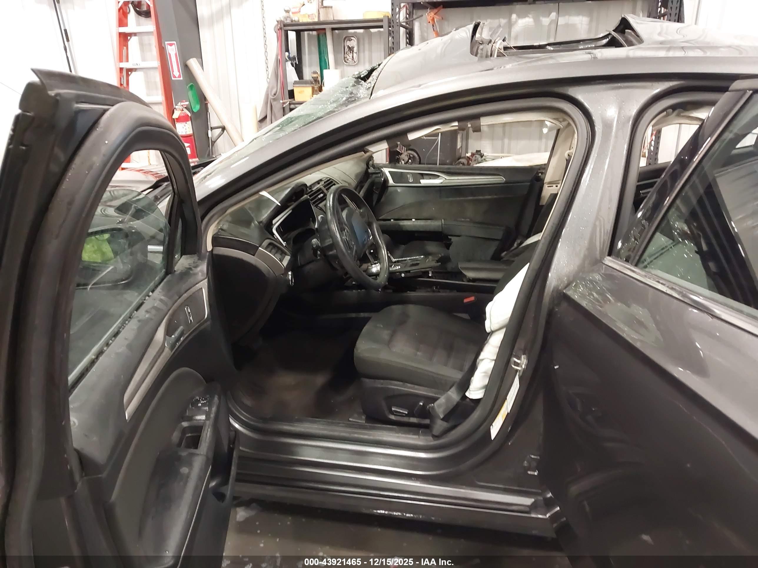 FORD FUSION image 5