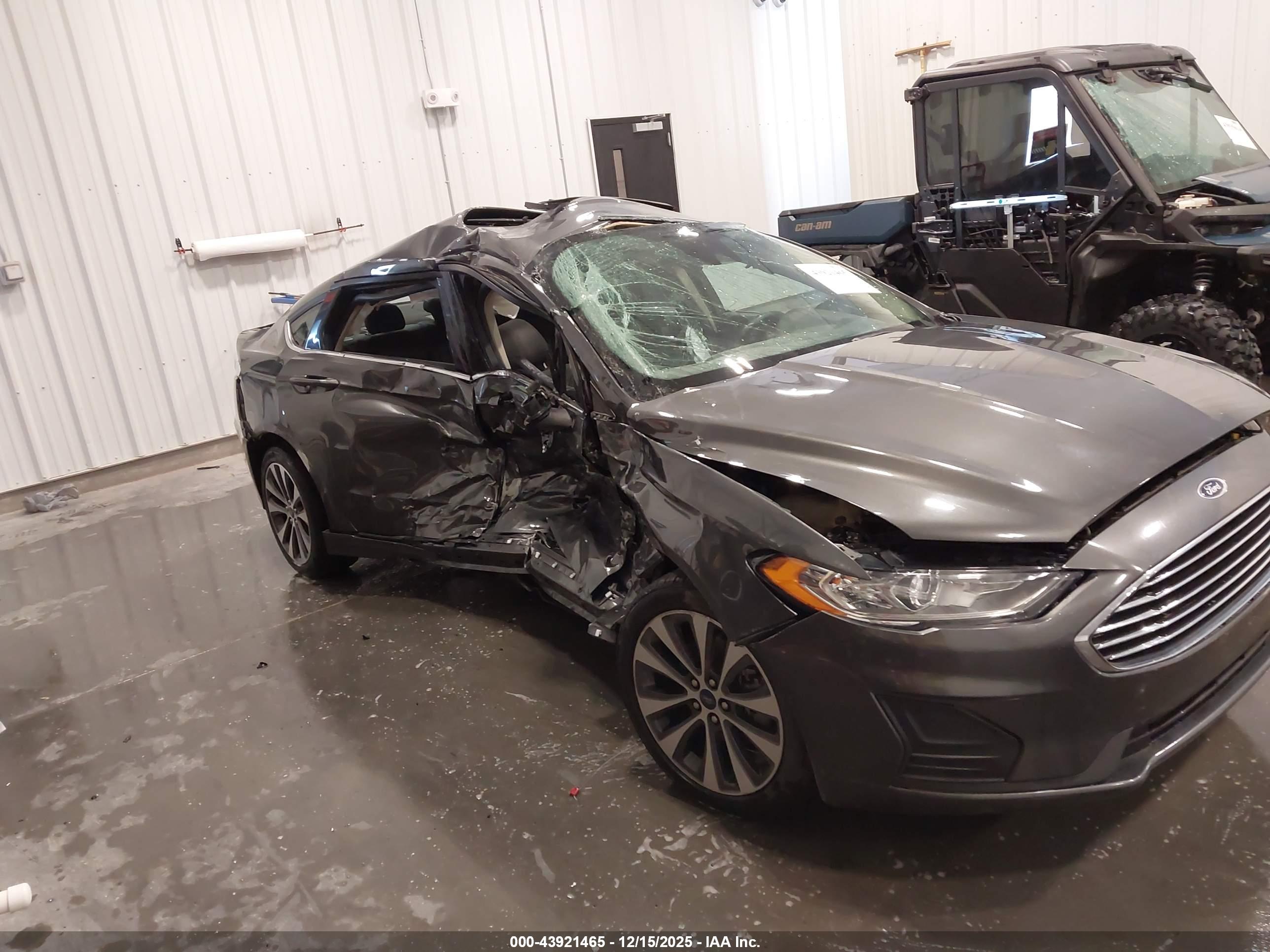 FORD FUSION image 6