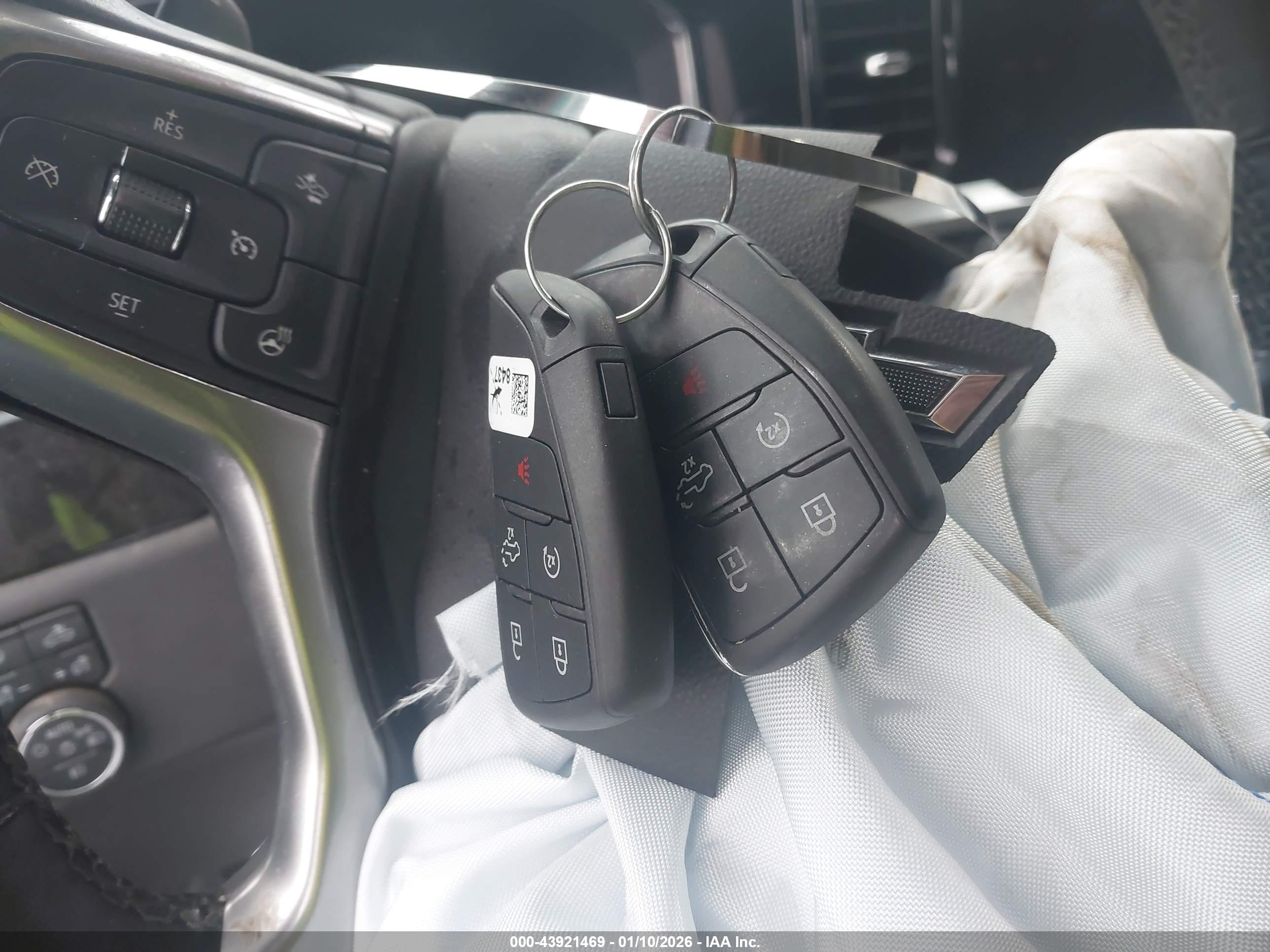 CHEVROLET SILVERADO image 11