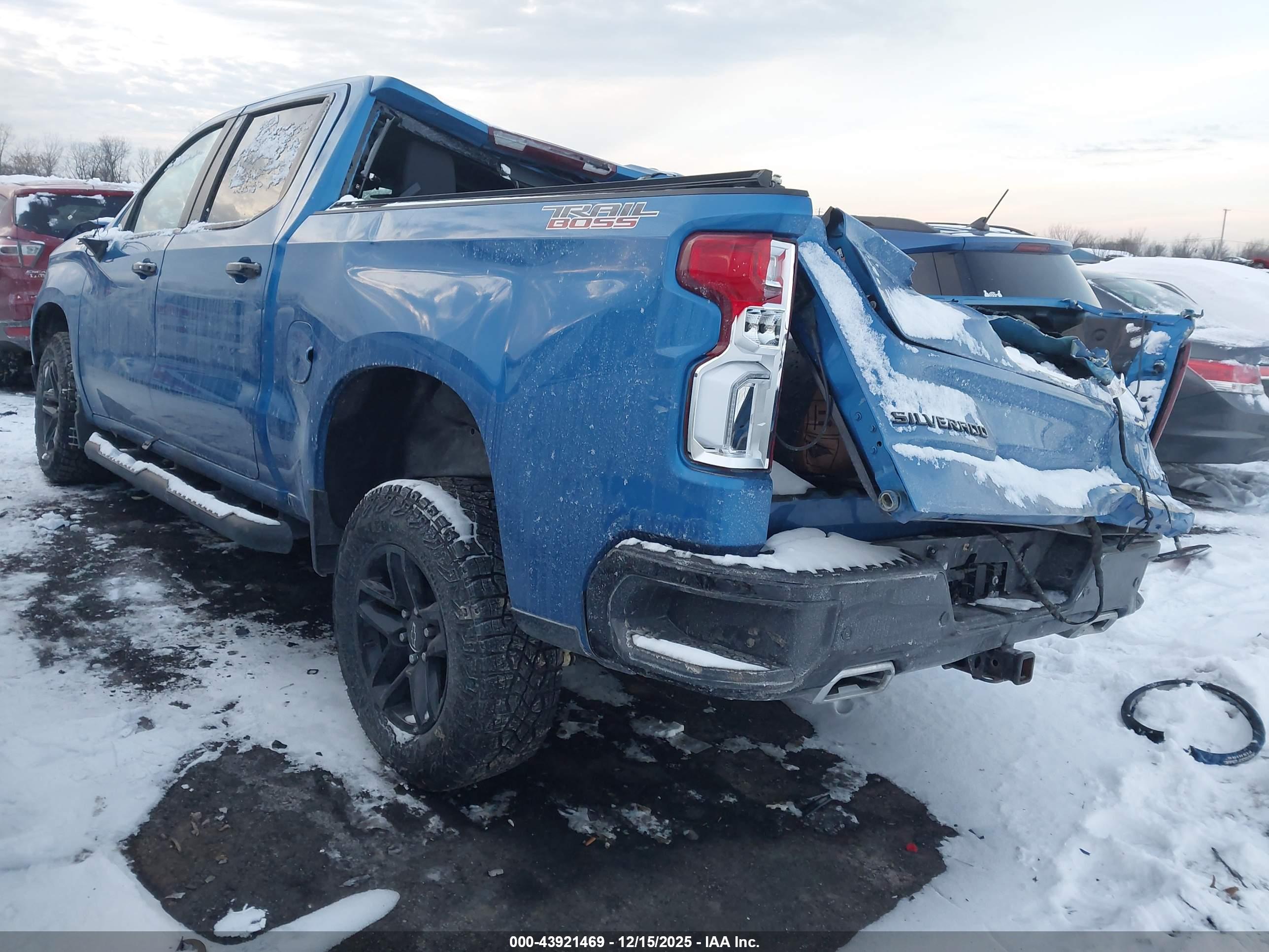 CHEVROLET SILVERADO image 3