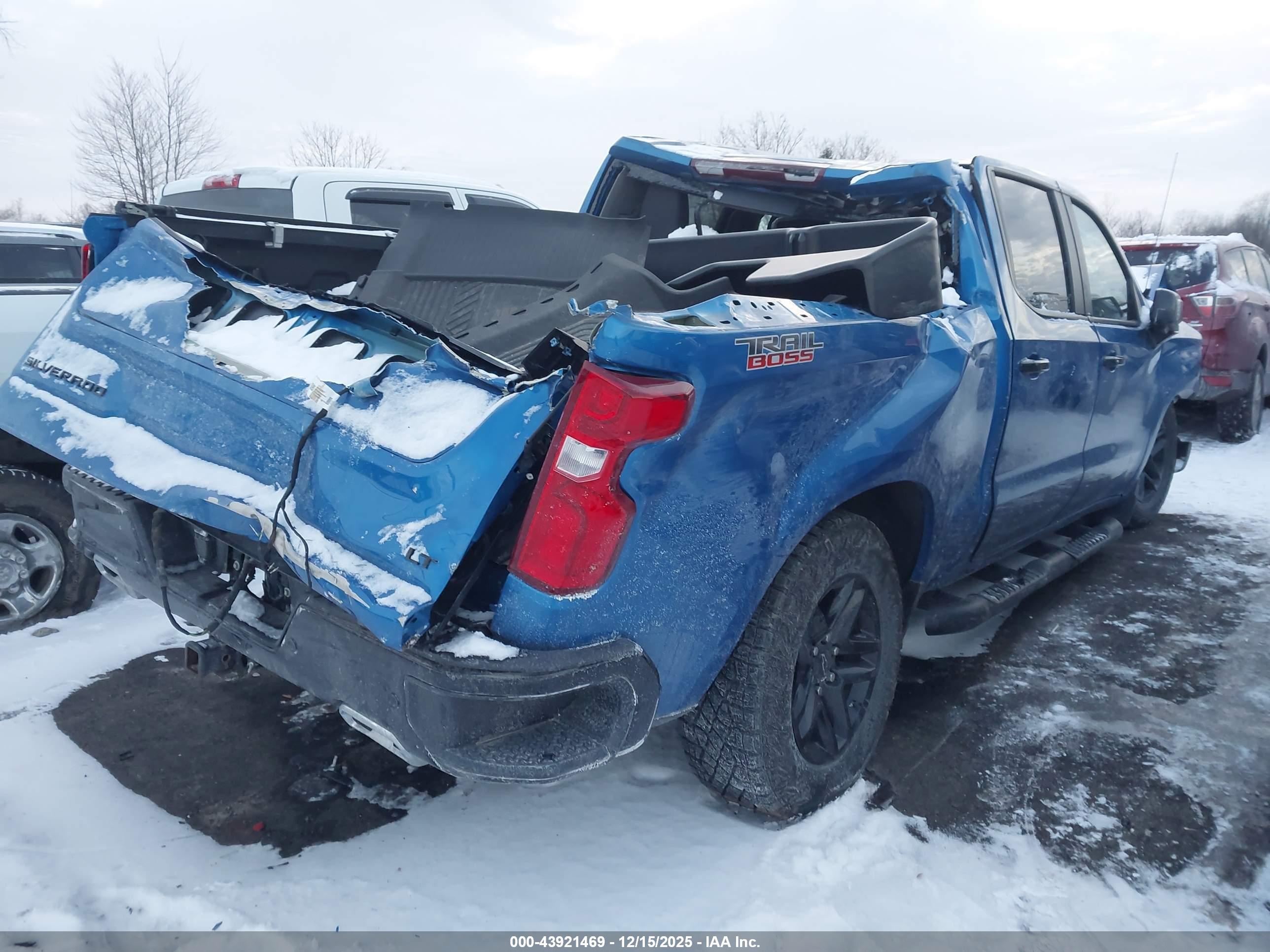 CHEVROLET SILVERADO image 4